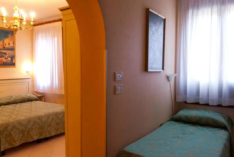 Bed in Hotel Florida