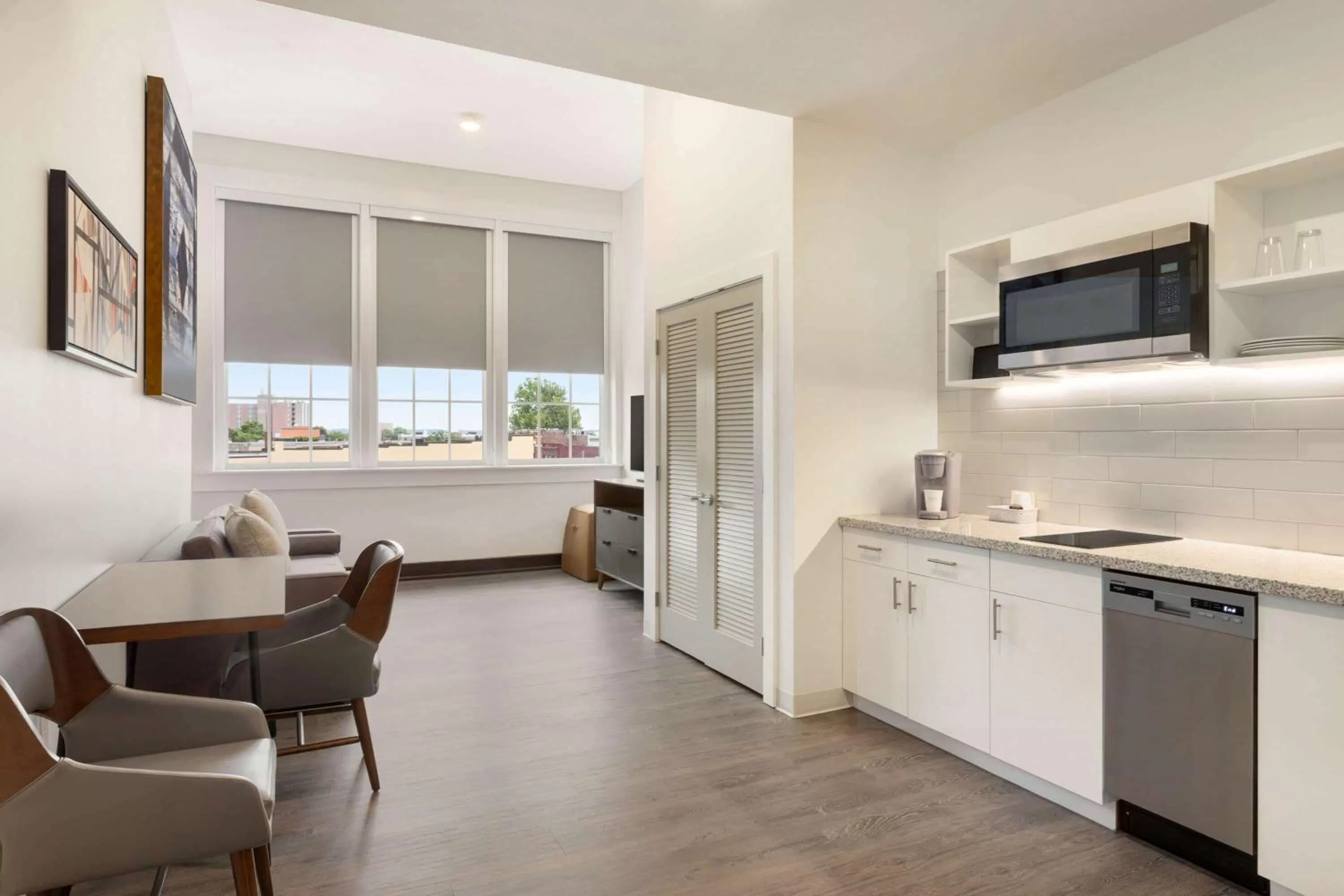 Kitchen or kitchenette in Leavenworth Local Hotel