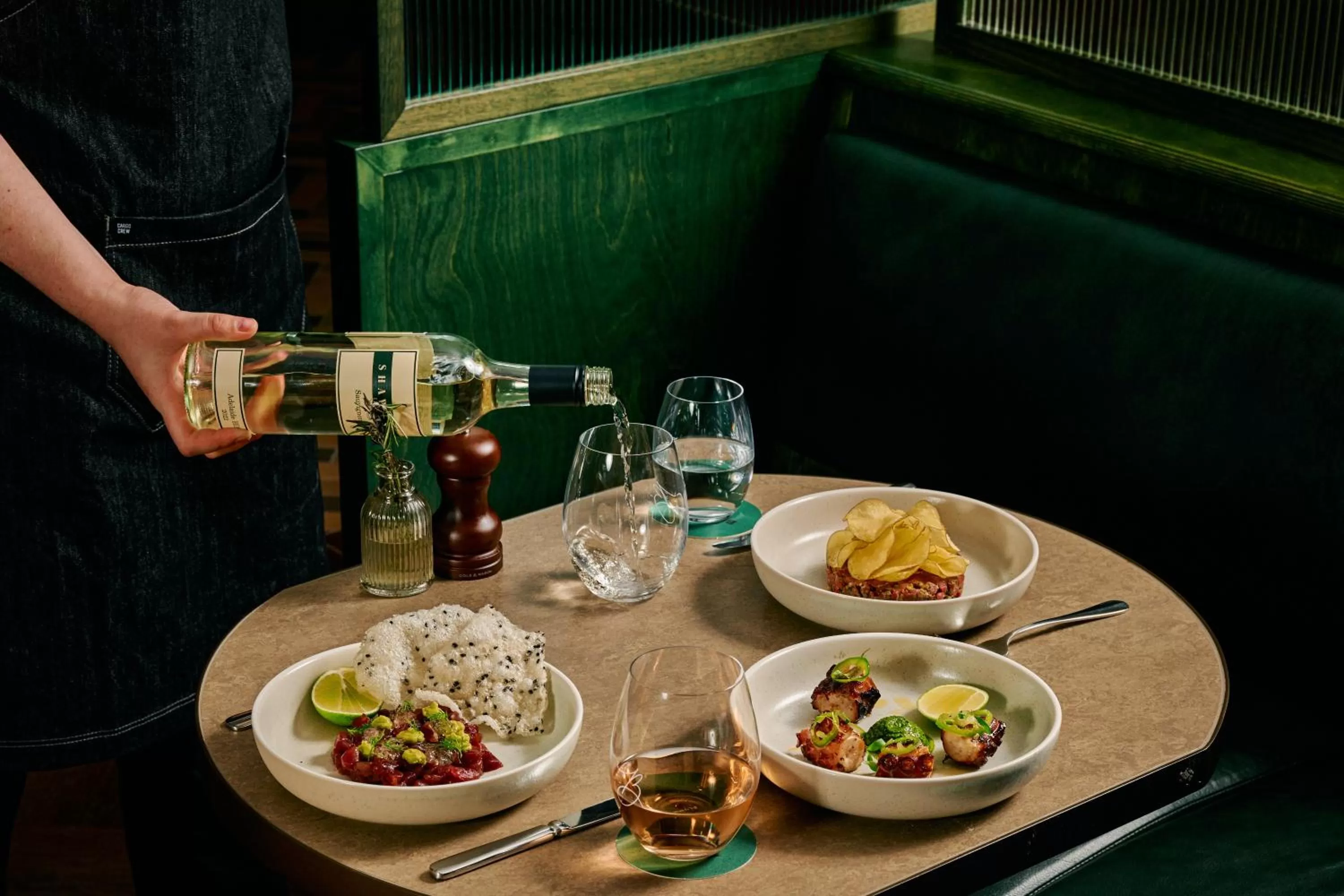 Restaurant/places to eat in Rydges Melbourne