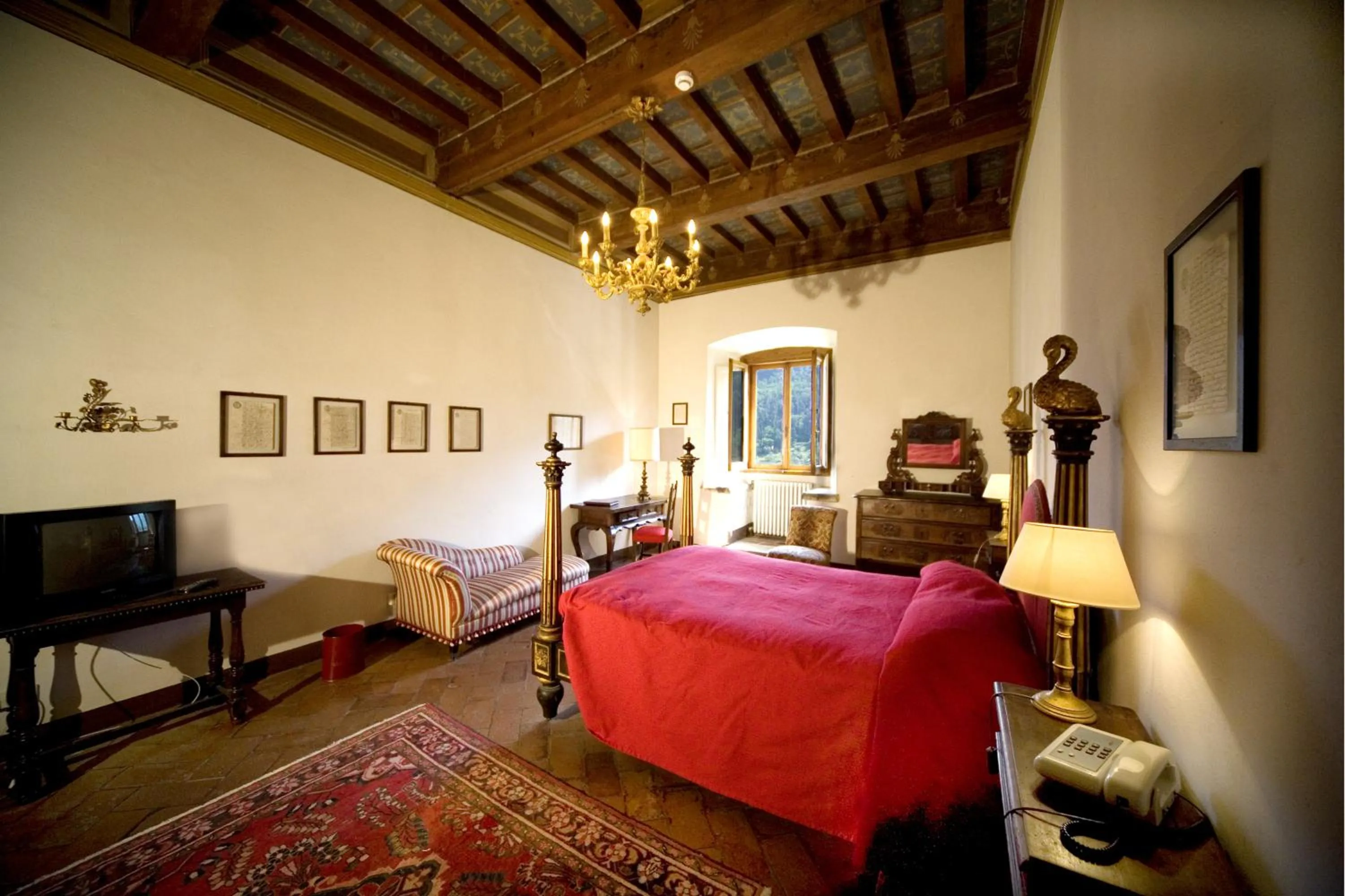 Photo of the whole room, Bed in Villa Pitiana