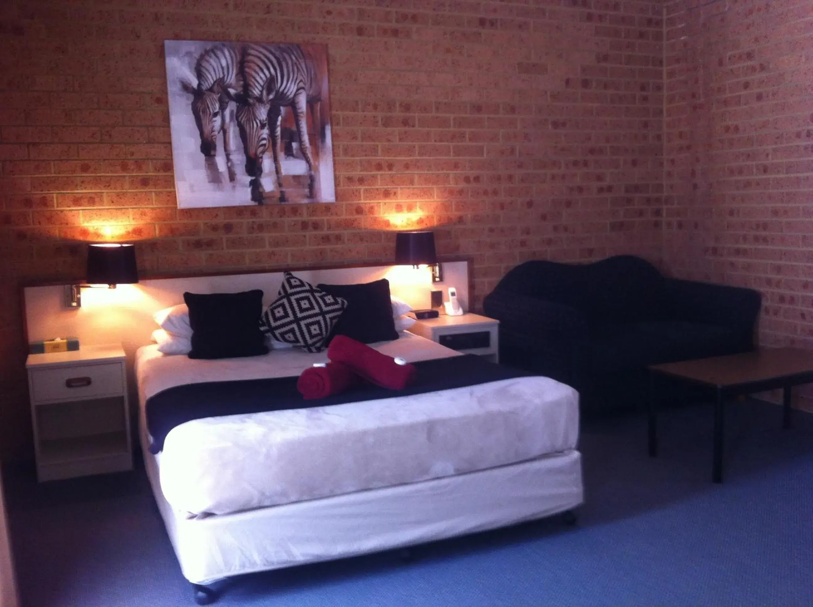 Queen Suite with Spa Bath in Elsinor Motor Lodge Queen Suite with Spa Bath in Elsinor Motor Lodge