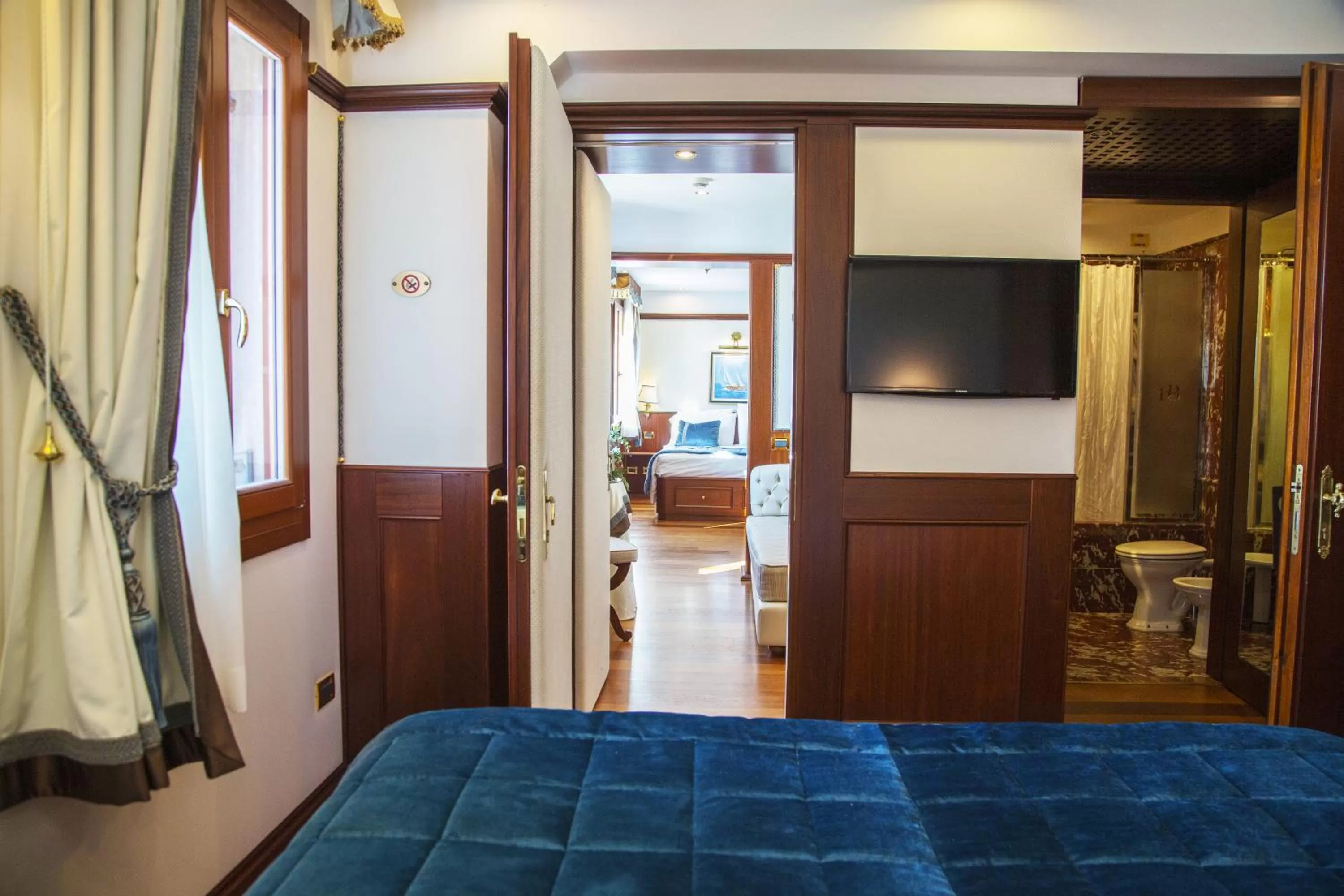 TV and multimedia, Bed in Hotel Bucintoro