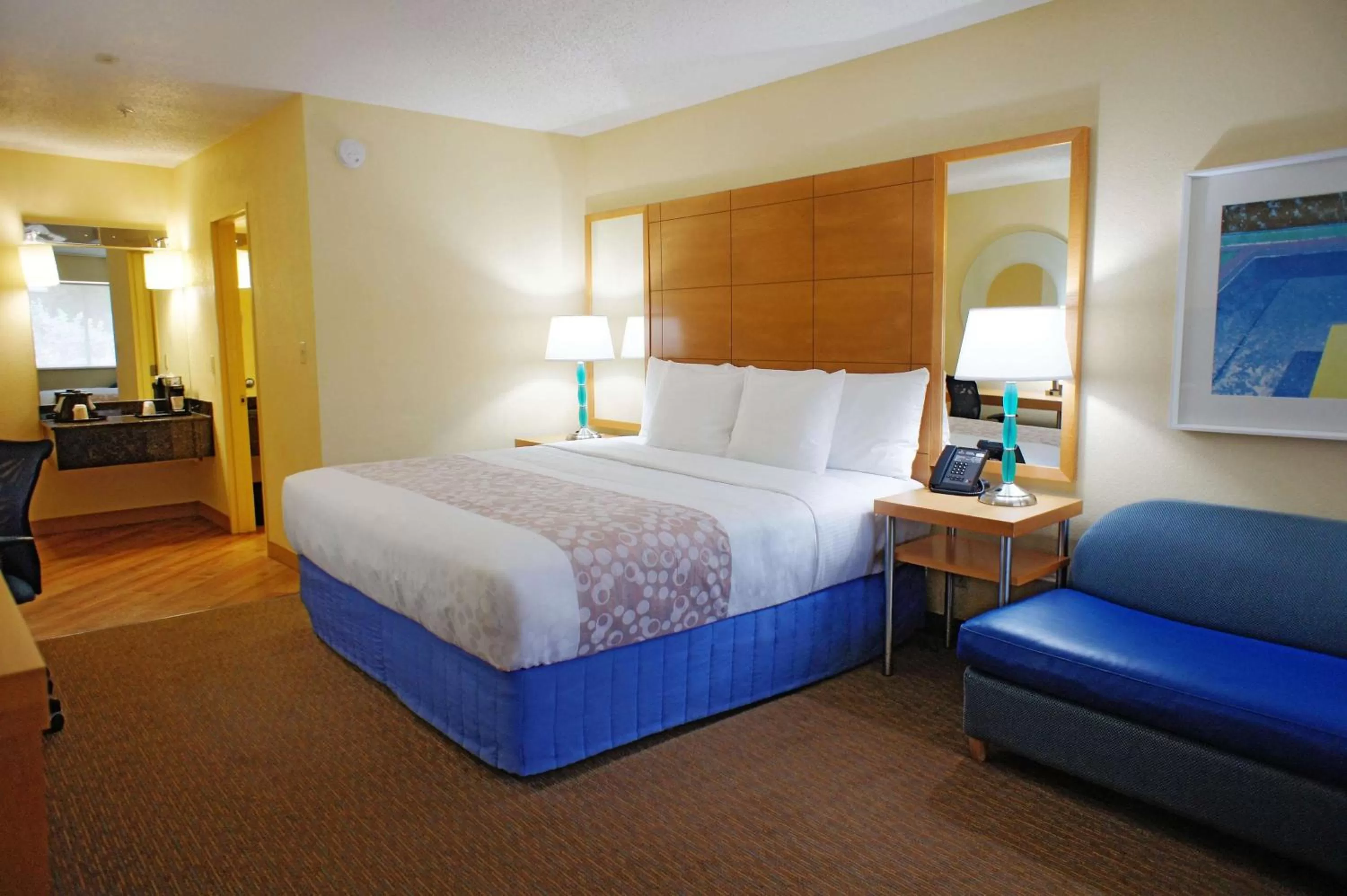 Photo of the whole room in La Quinta by Wyndham Fort Lauderdale Pompano Beach