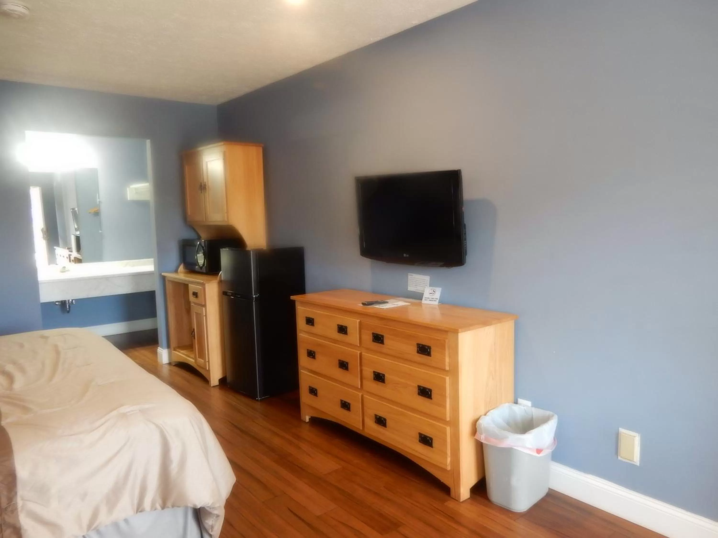 Bed in Brown's Motel