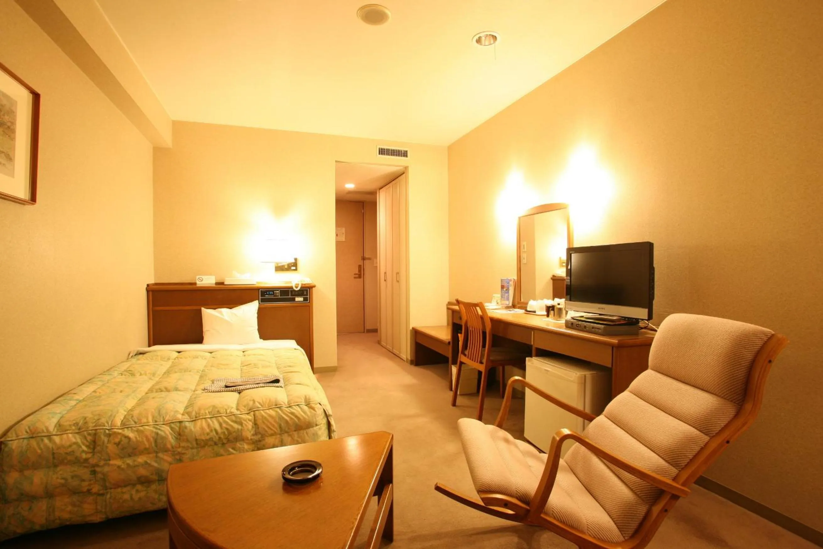 Deluxe Single Room in Tendo Central Hotel