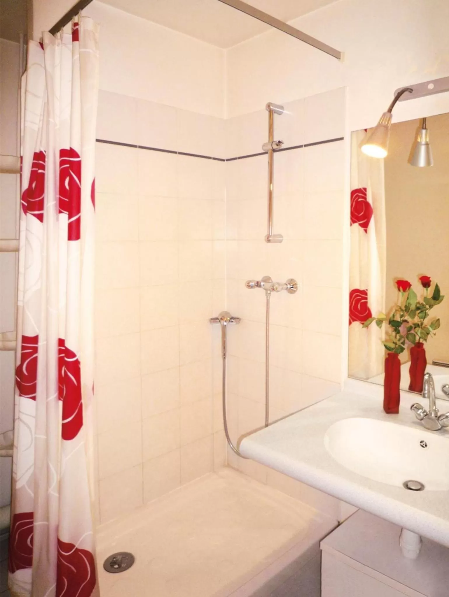 Bathroom in Séjours & Affaires Montreuil Saint Mandé