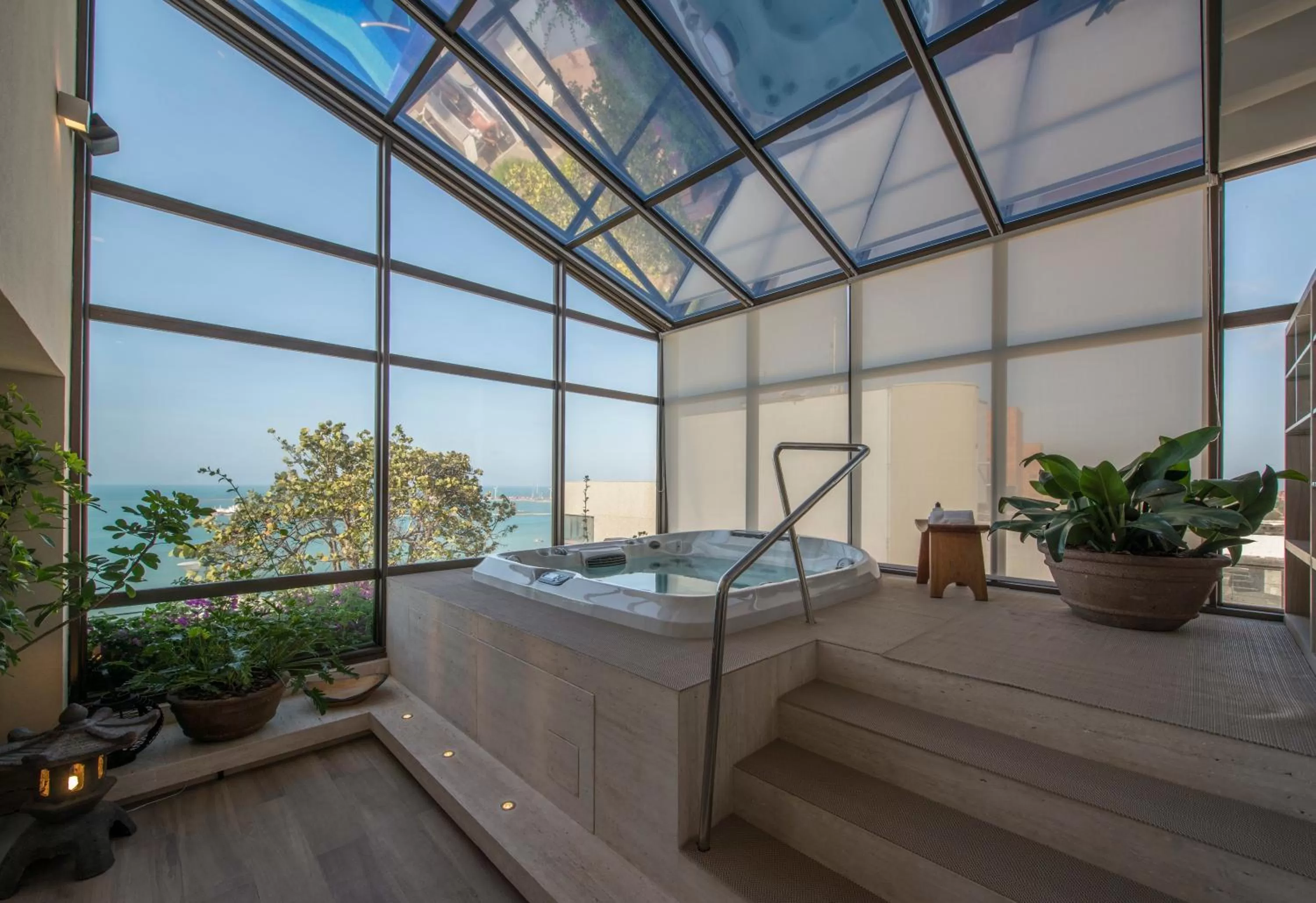 Hot Tub in Hotel Gran Marquise