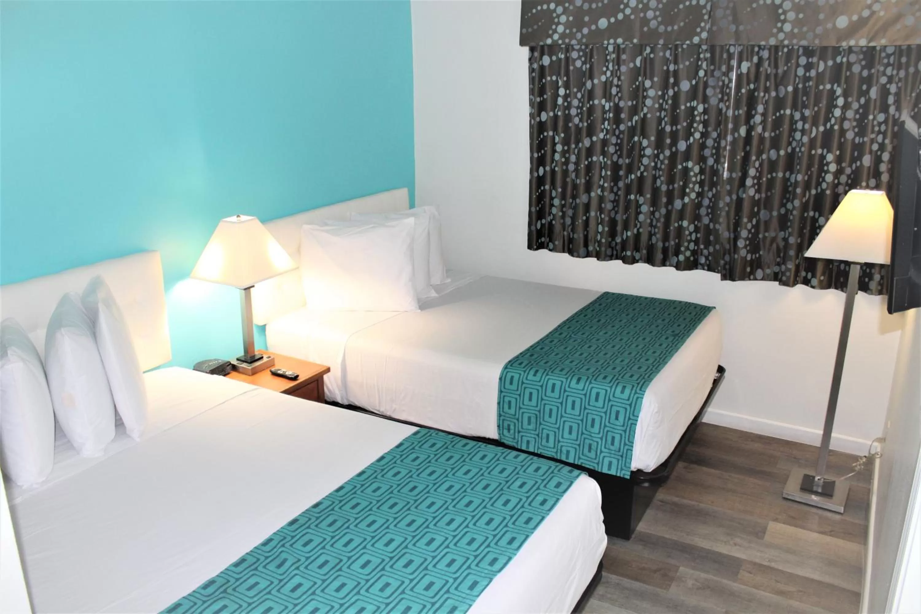 Bedroom, Bed in Howard Johnson Suites by Wyndham San Diego Chula Vista BayFront