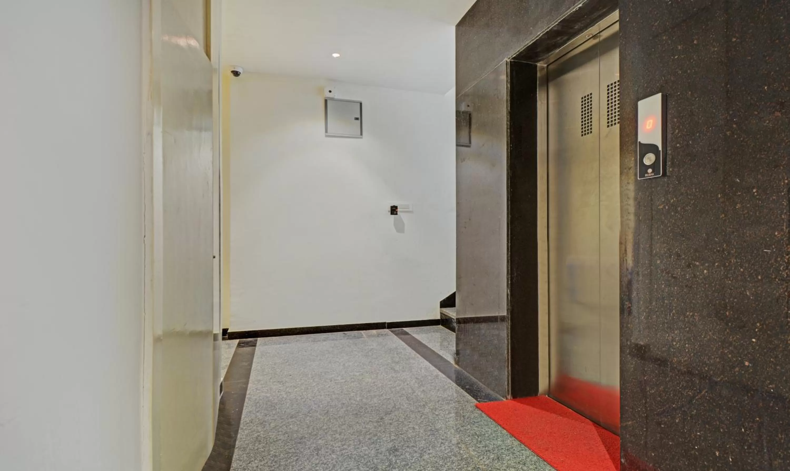 elevator in Tripli Hotels Le Shelton