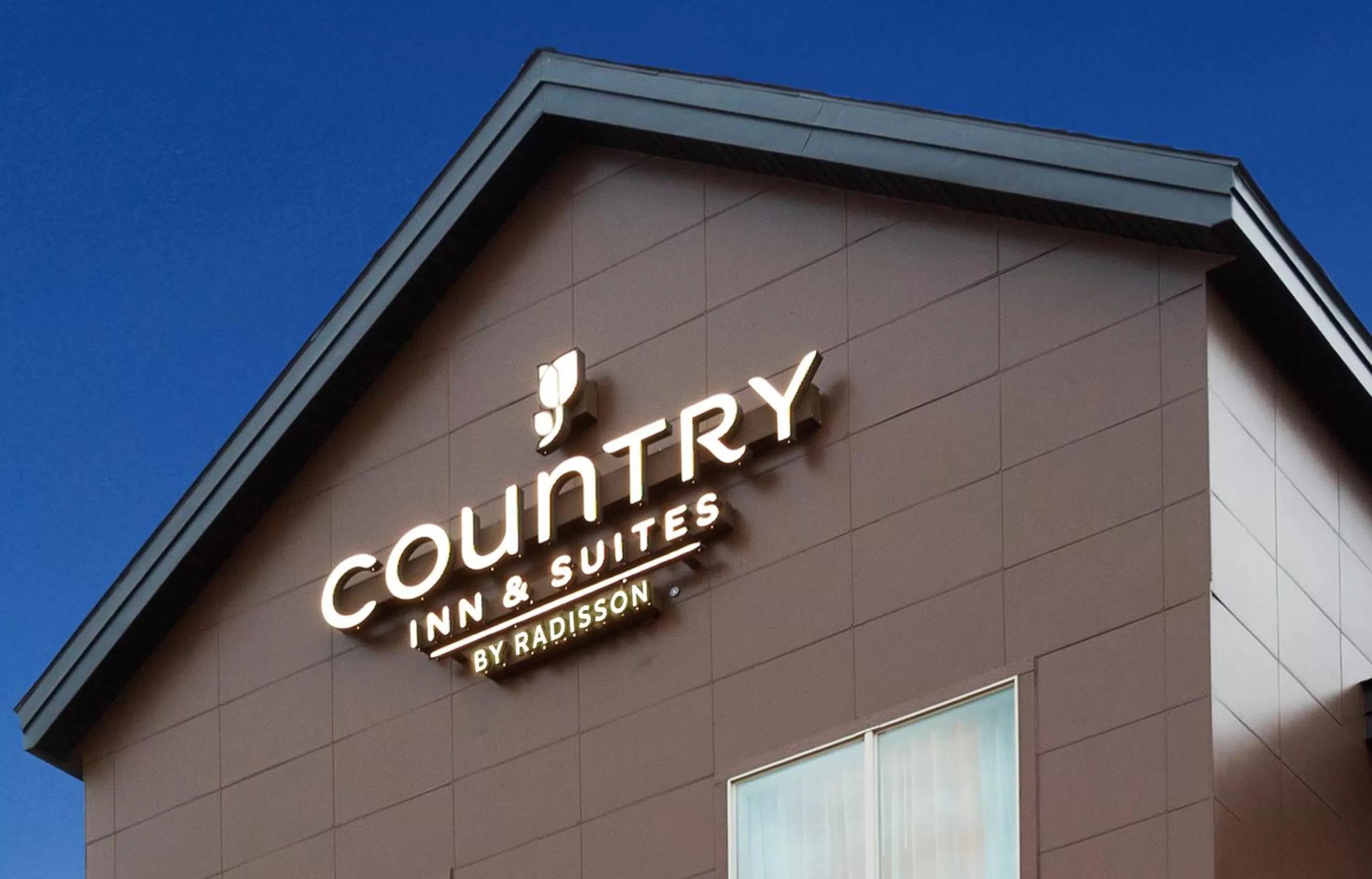 Property building in Country Inn & Suites by Radisson, York, PA
