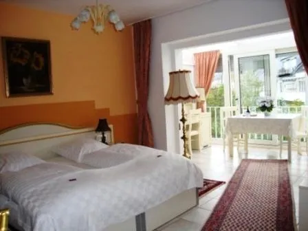 Photo of the whole room, Bed in Haus Mooren, Hotel Garni