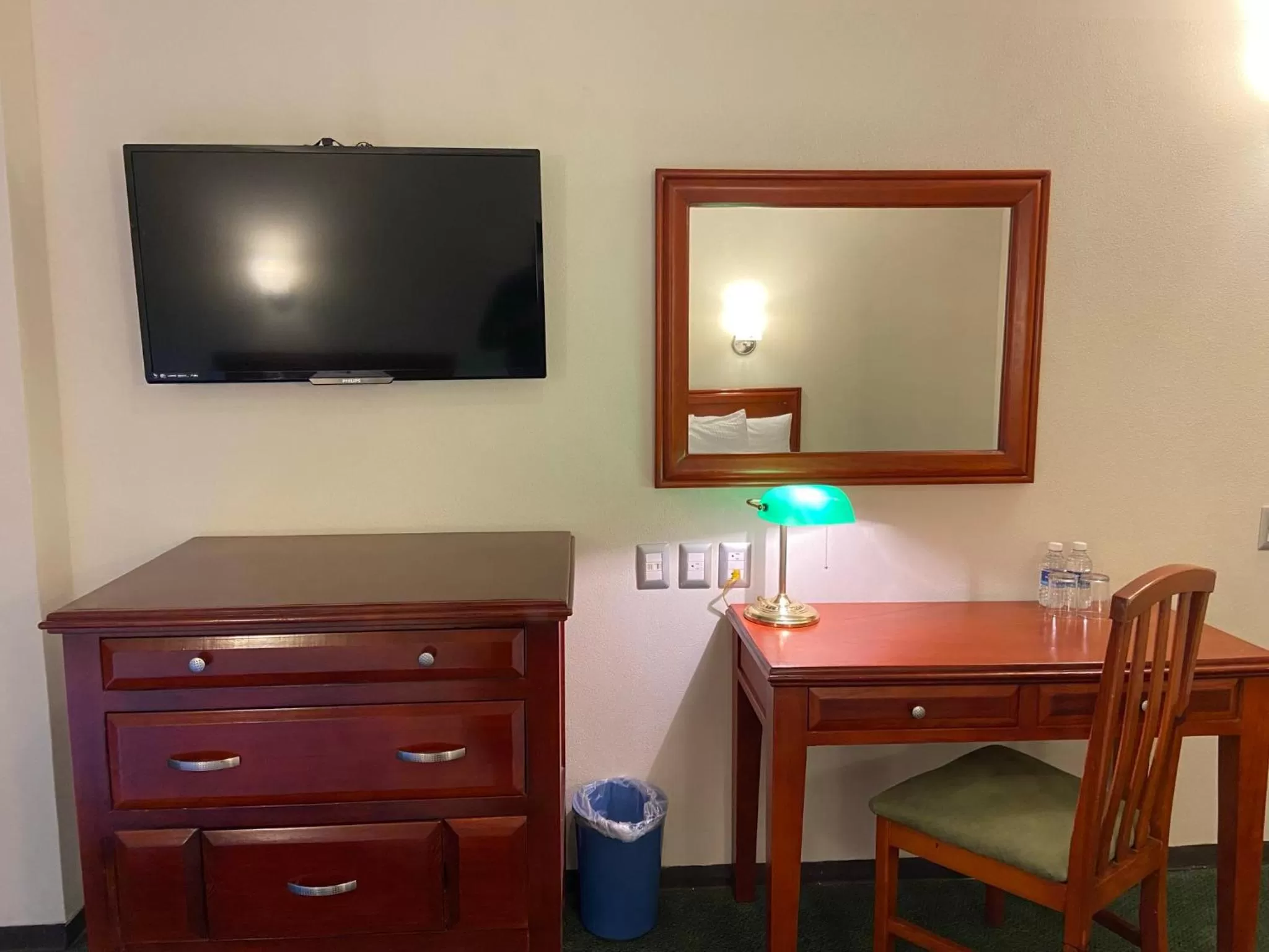 TV and multimedia in Hotel Enterprise Inn Poliforum