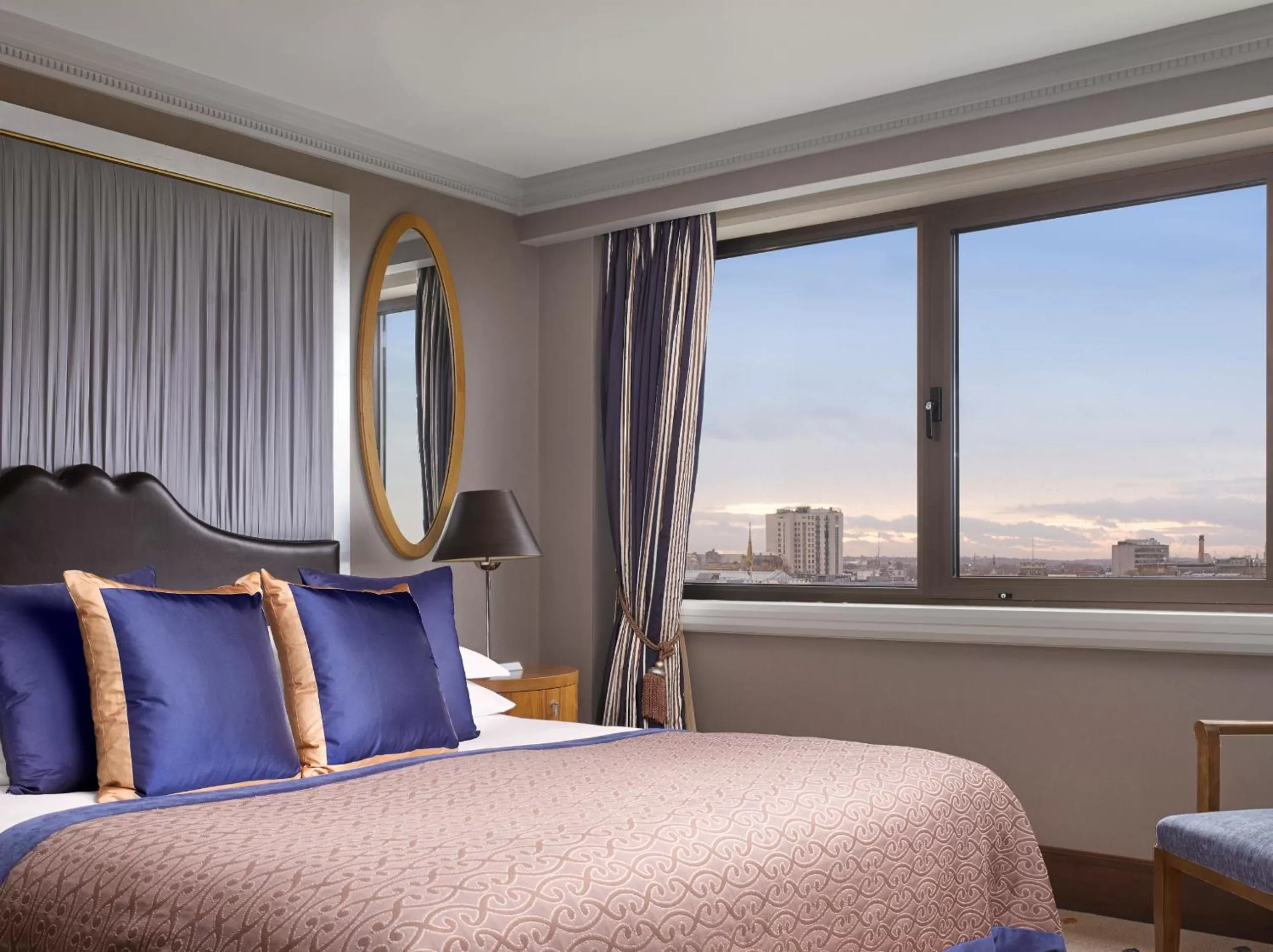 City view, Bed in InterContinental London Park Lane by IHG