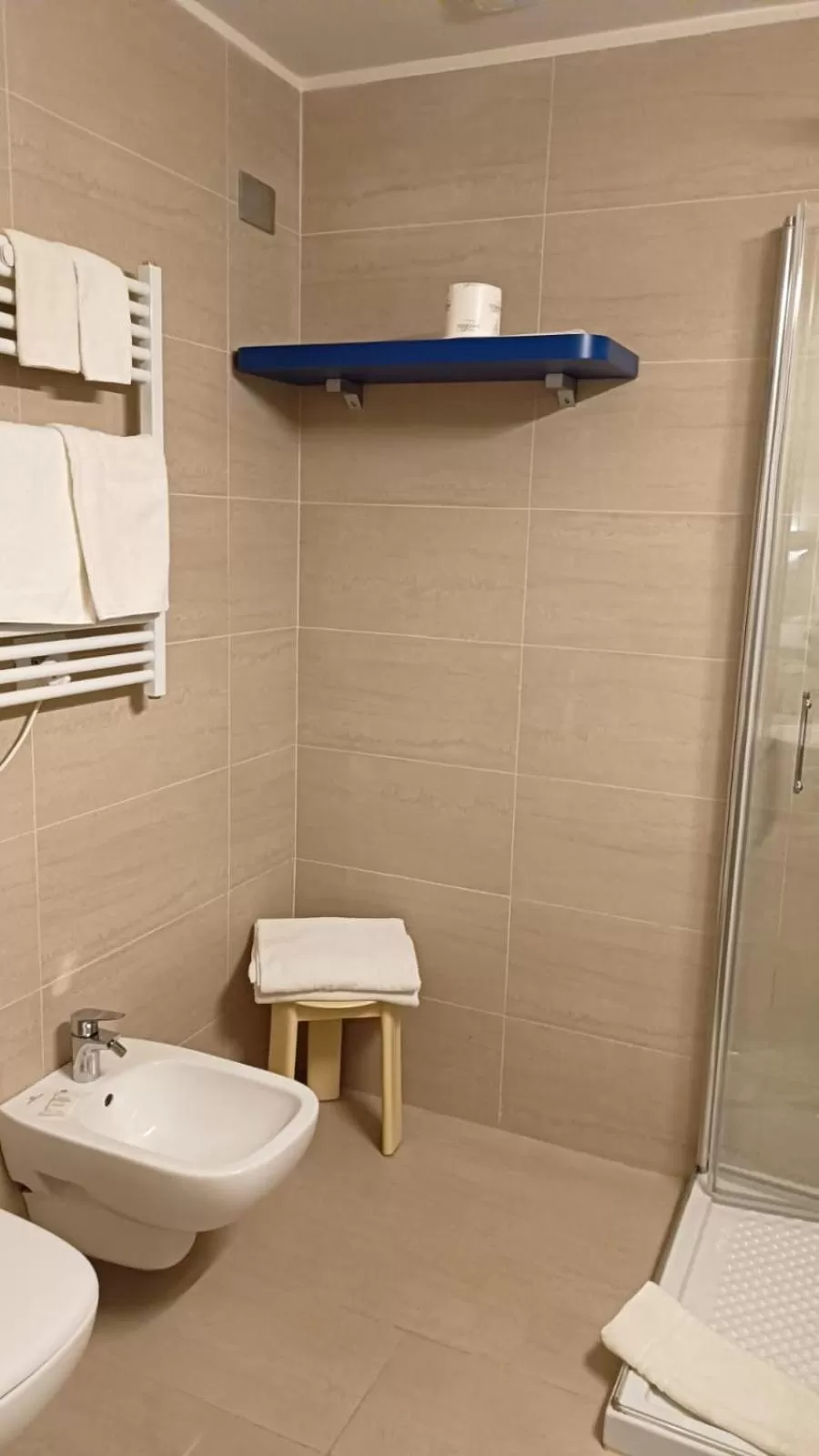 Toilet in Roma Hotel