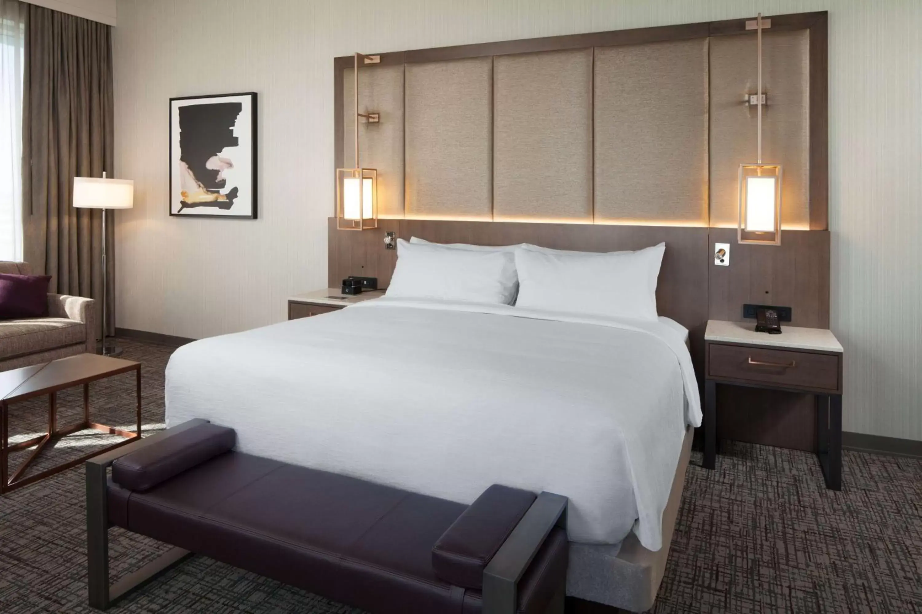 Deluxe King Room - Hearing Accessible in H Hotel Los Angeles, Curio Collection By Hilton Deluxe King Room - Hearing Accessible in H Hotel Los Angeles, Curio Collection By Hilton