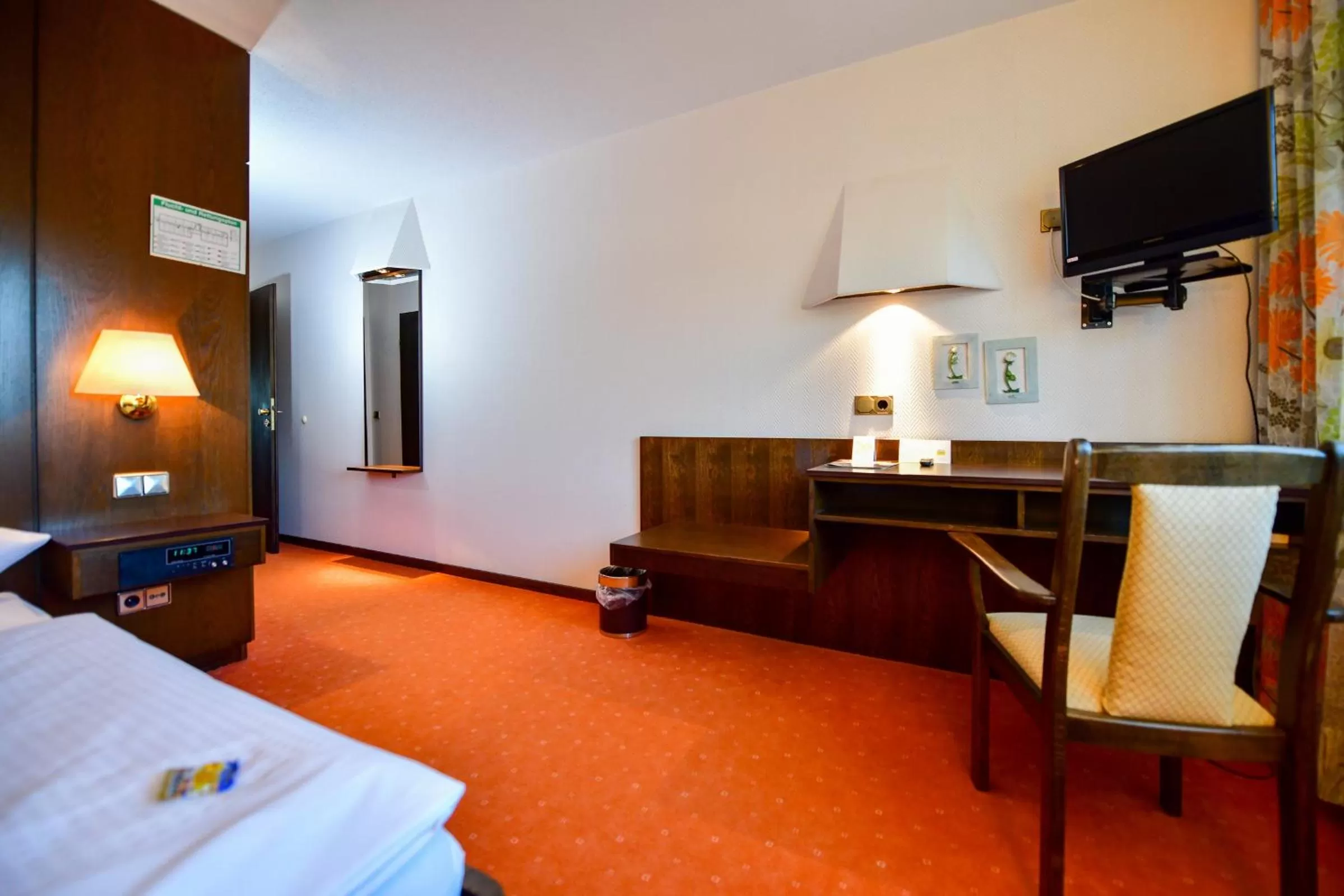 TV/Entertainment Center in Hotel Zur Post