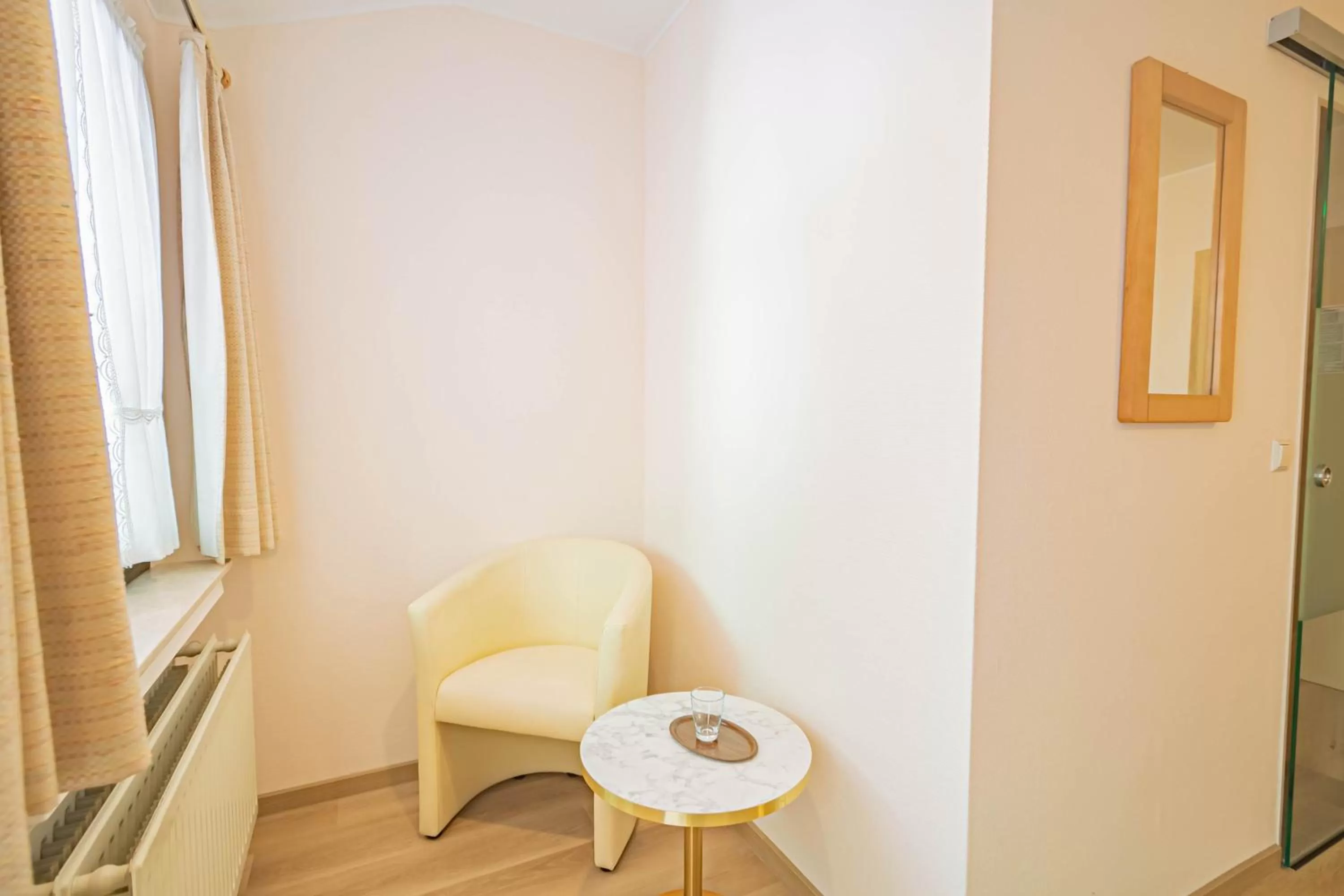 Seating area in Hotel Le Postillon