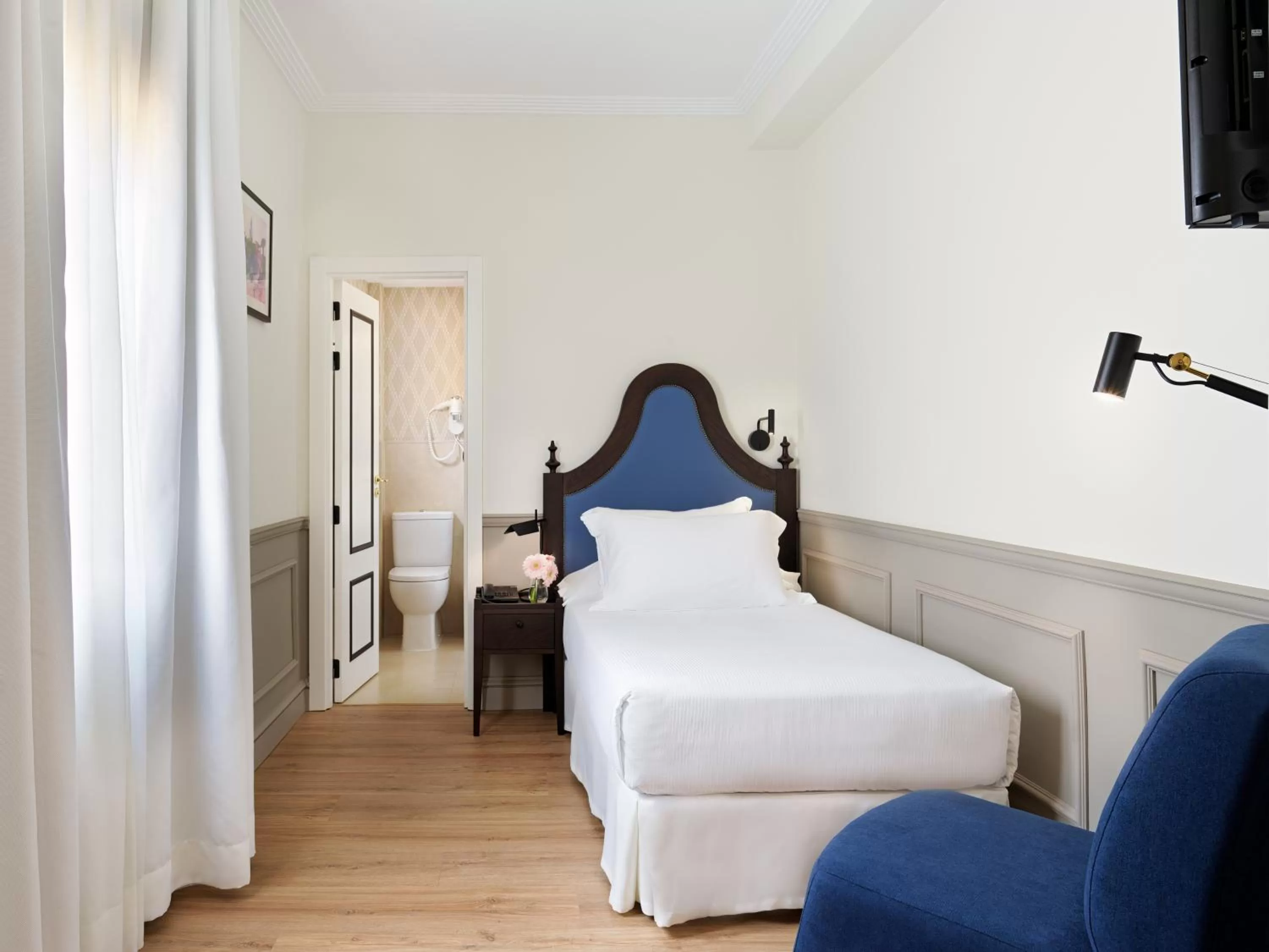 Decorative detail, Bed in H10 Corregidor Boutique Hotel