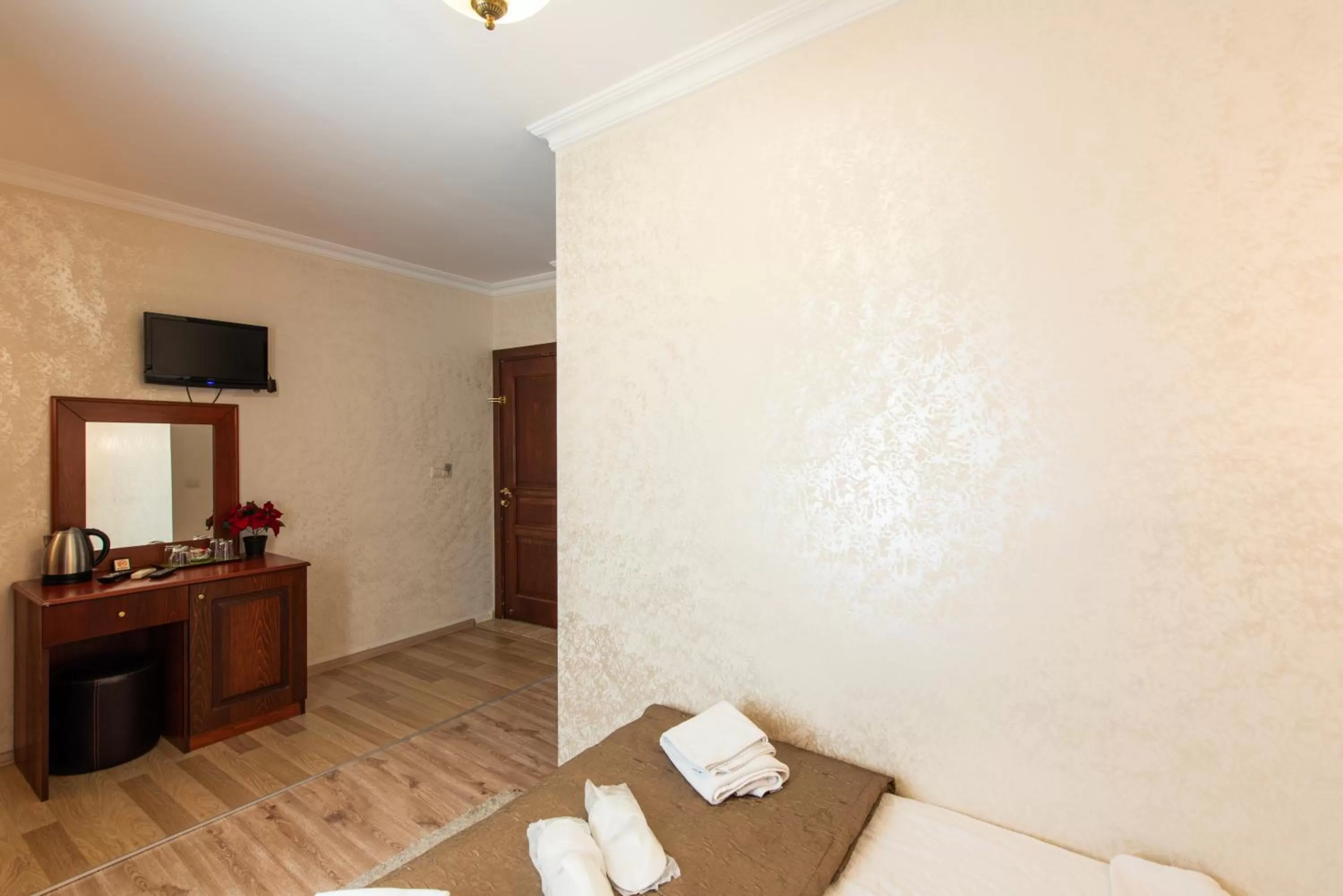 Photo of the whole room, Bed in Sultanahmet Cesme Hotel