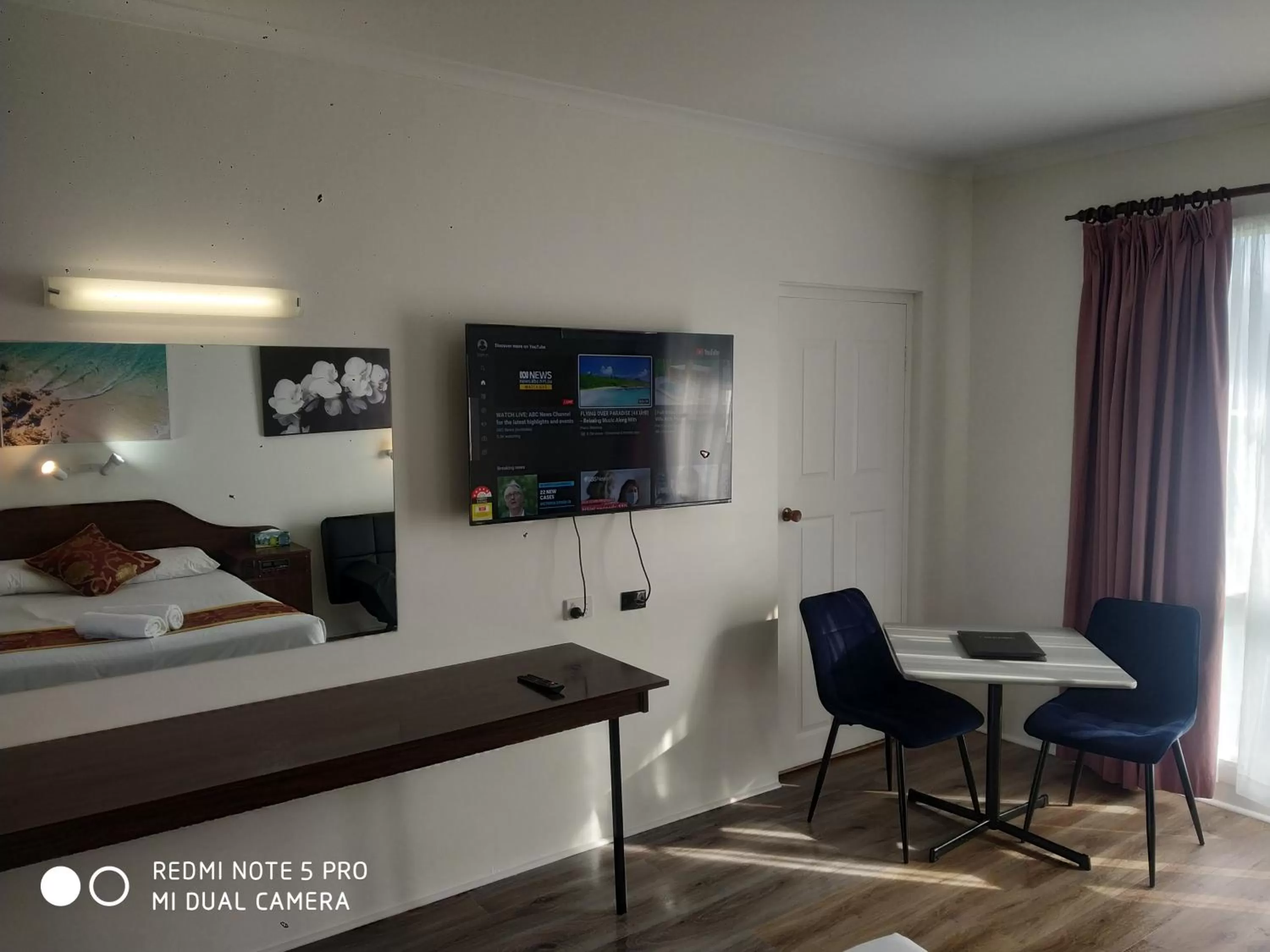 Dining area, Bed in Australia Park Motel