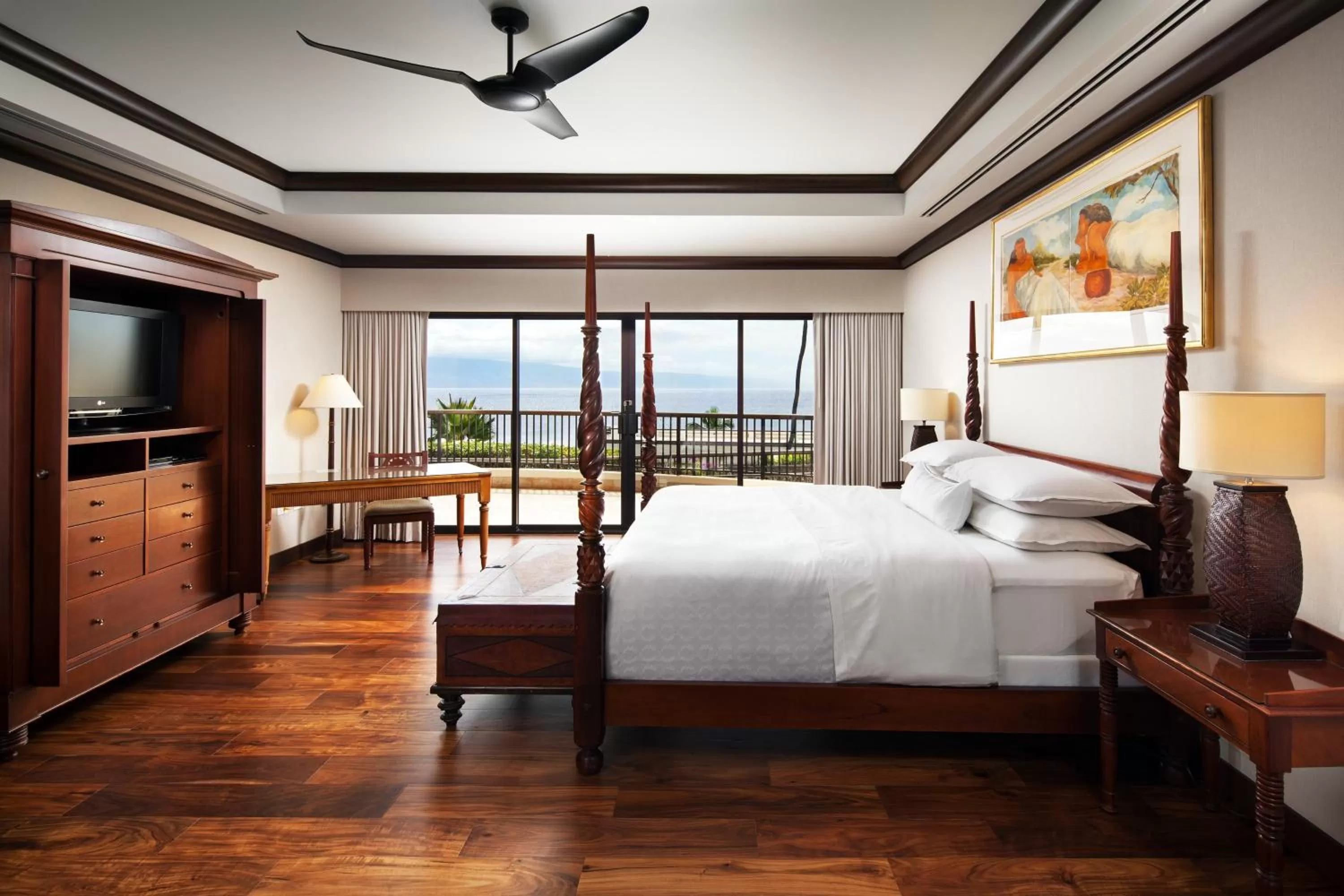 Photo of the whole room, Bed in Sheraton Maui Resort & Spa