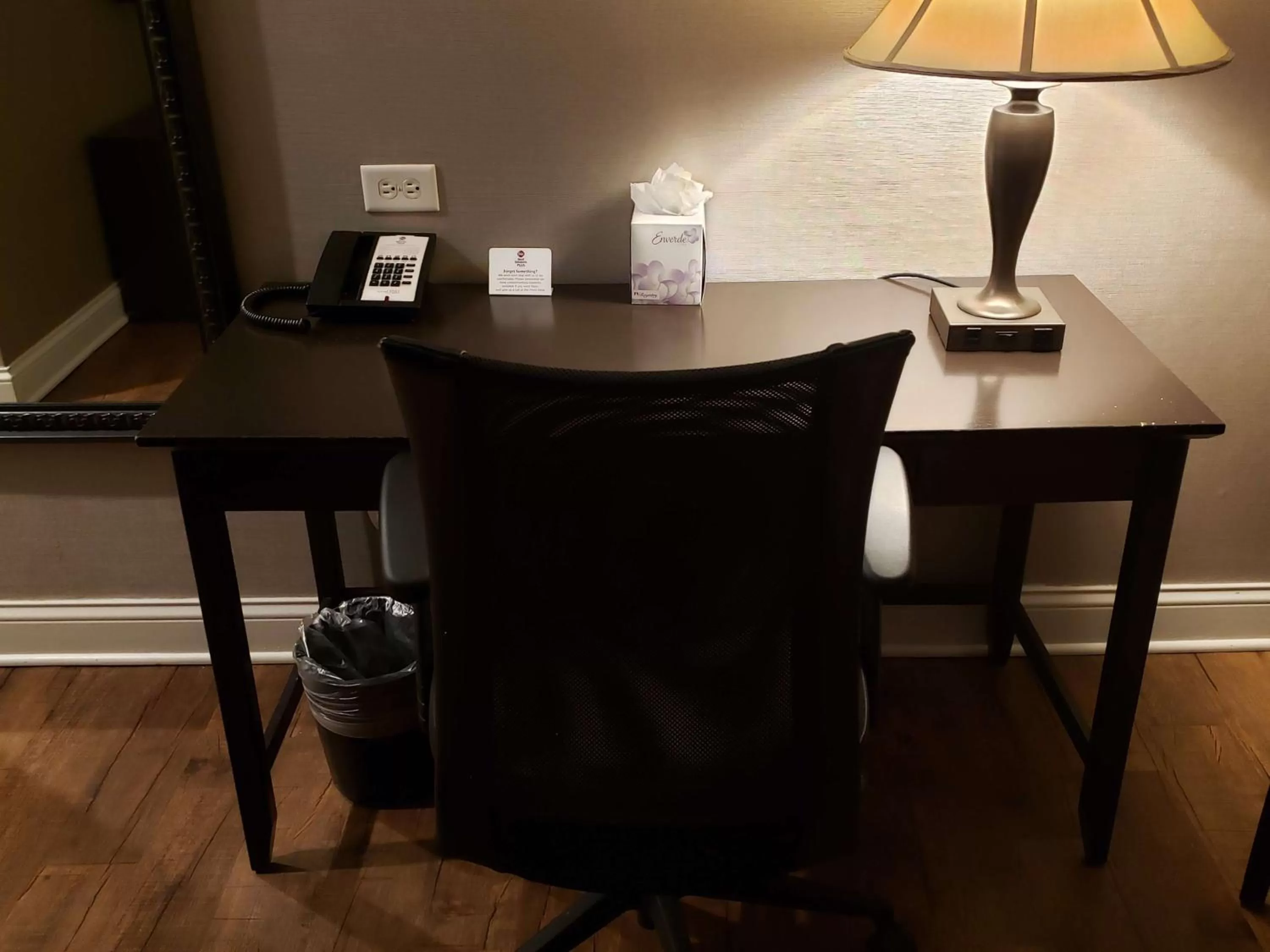 Deluxe King Suite in Best Western Plus Hawthorne Terrace Hotel