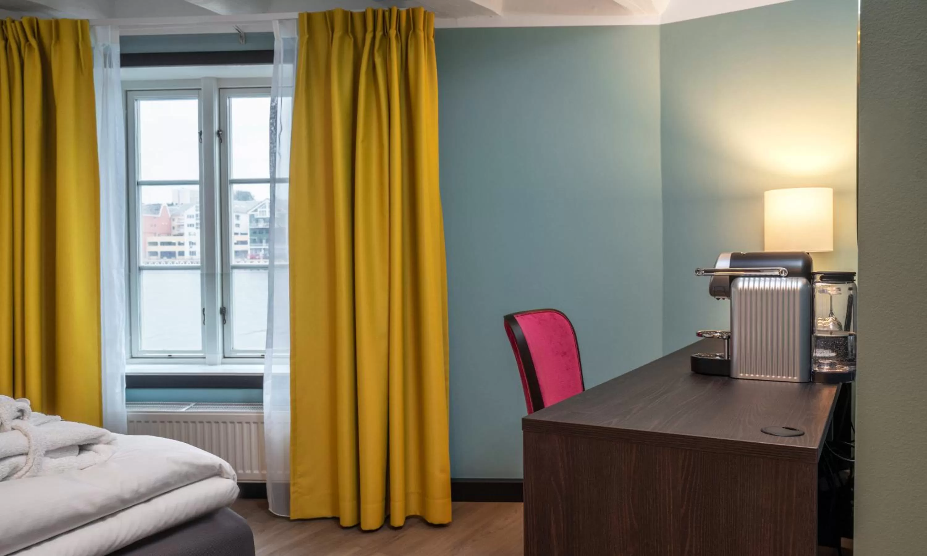 View (from property/room), Bed in Thon Hotel Kristiansund