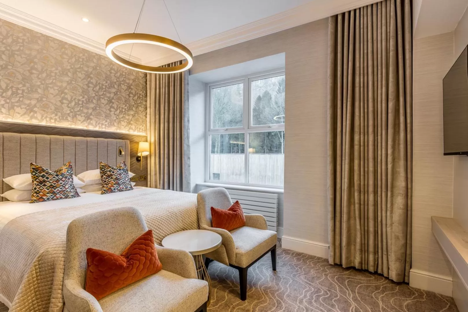 Bed in Lodore Falls Hotel & Spa