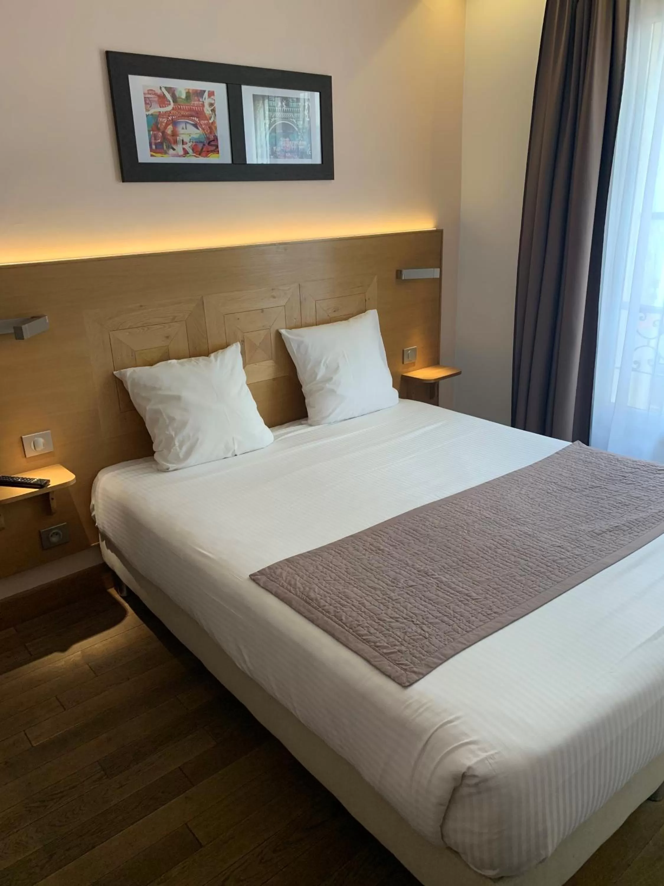 Bed in Hôtel Eiffel XV