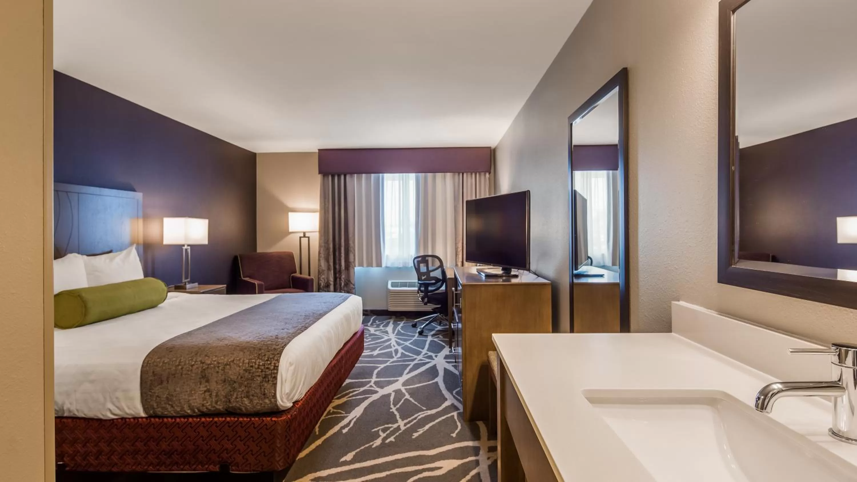 Bedroom, Bed in Best Western McMinnville Inn