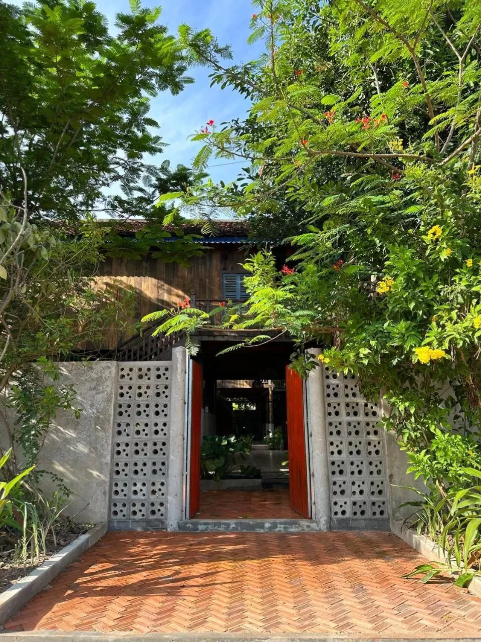 Property building in Dontrei Villa Angkor