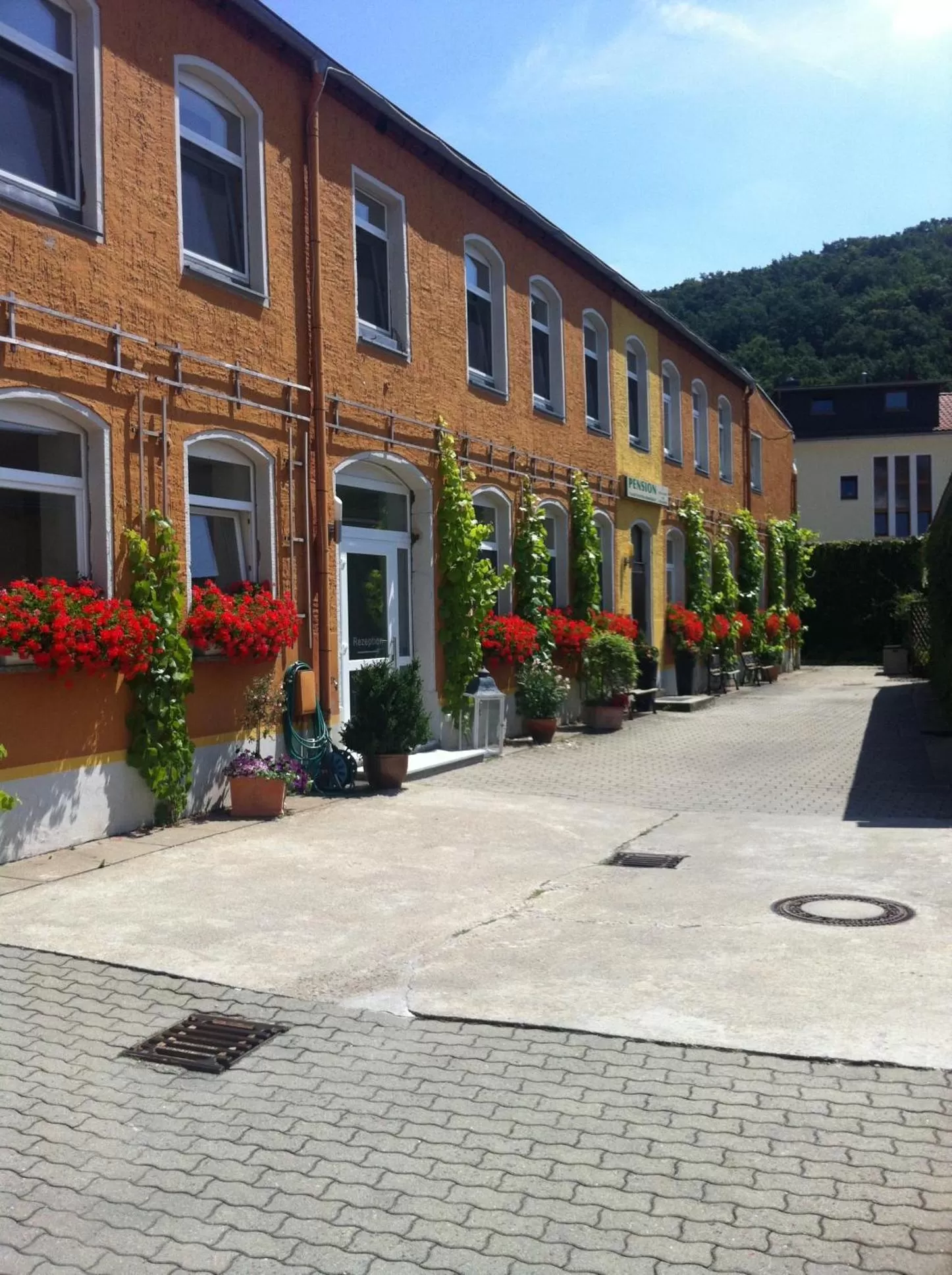 Property Building in An der Porzellan-Manufaktur Pension