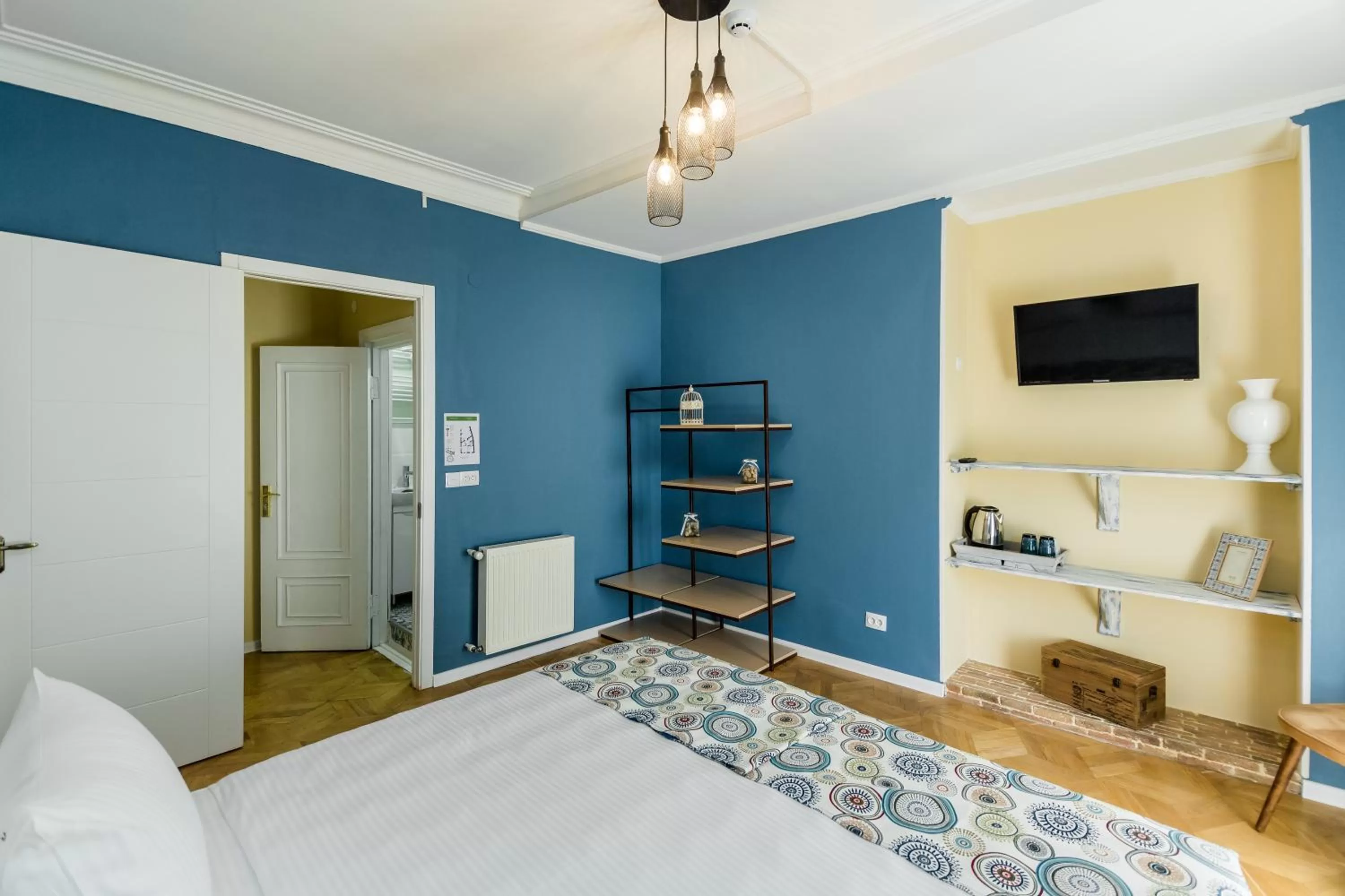 Photo of the whole room, Bed in Gvino Minda