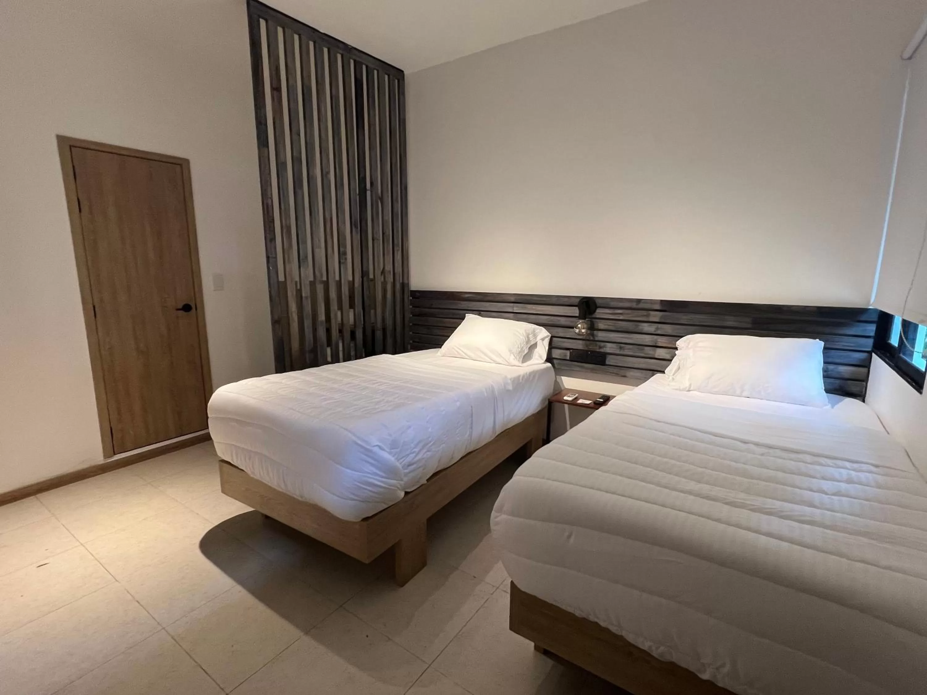 Toilet, Bed in HOTEL 9.5 SAN FERNANDO