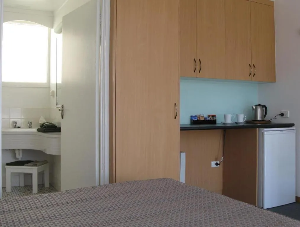 Coffee/tea facilities, Bed in Barclay Motor Inn