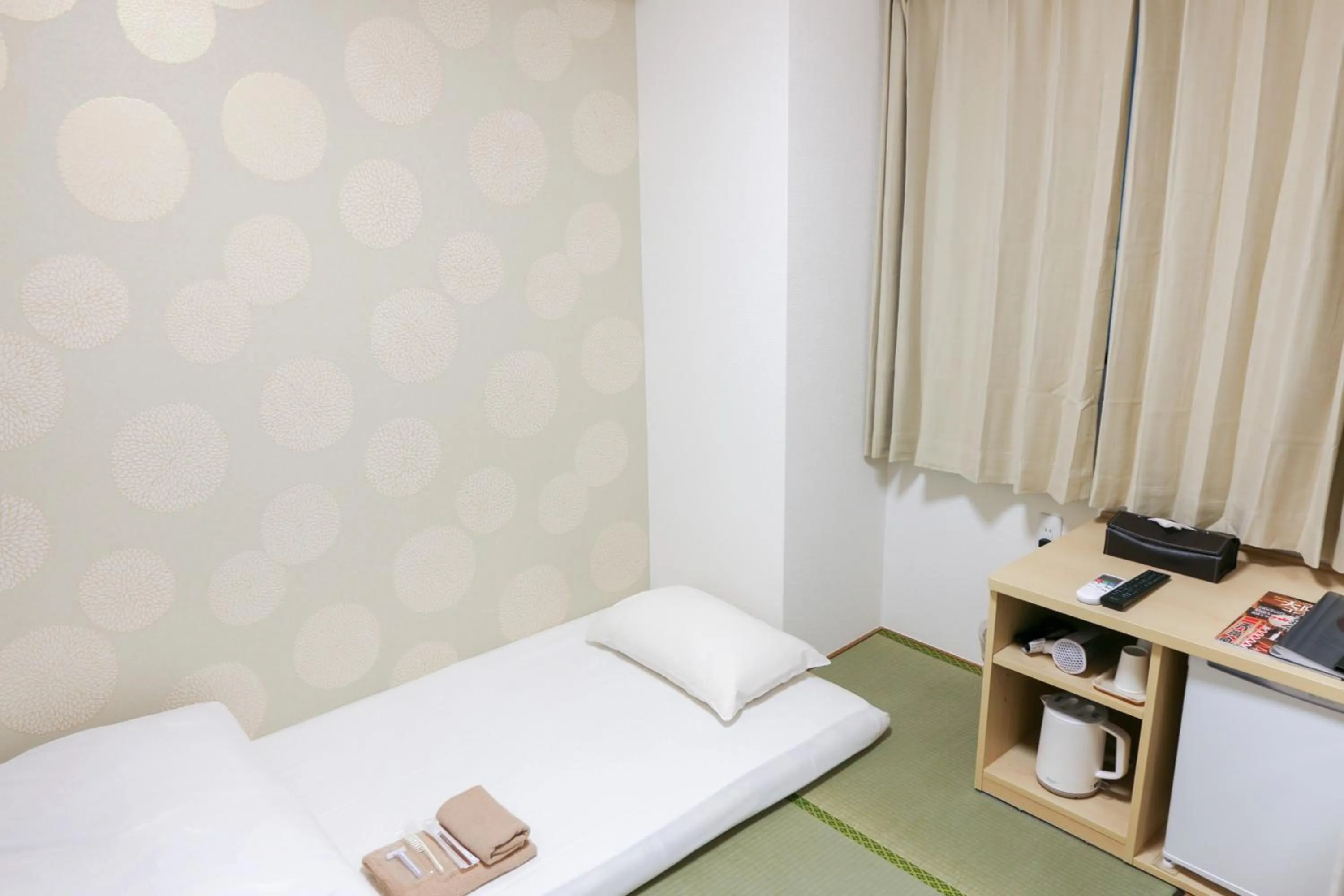 Bedroom, Bed in Hotel Shin-Imamiya