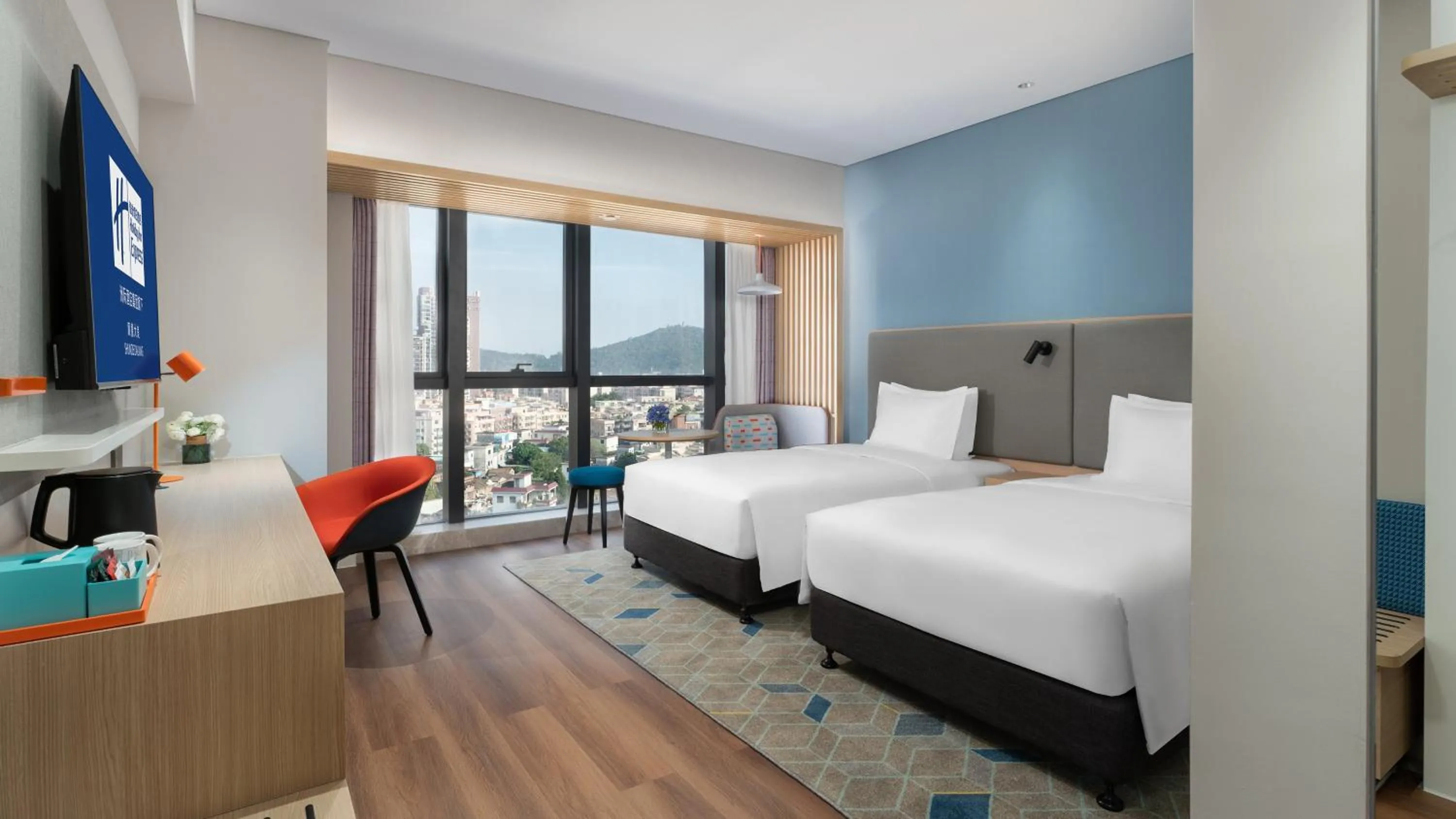 Photo of the whole room, Bed in Holiday Inn Express Shunde Daliang by IHG