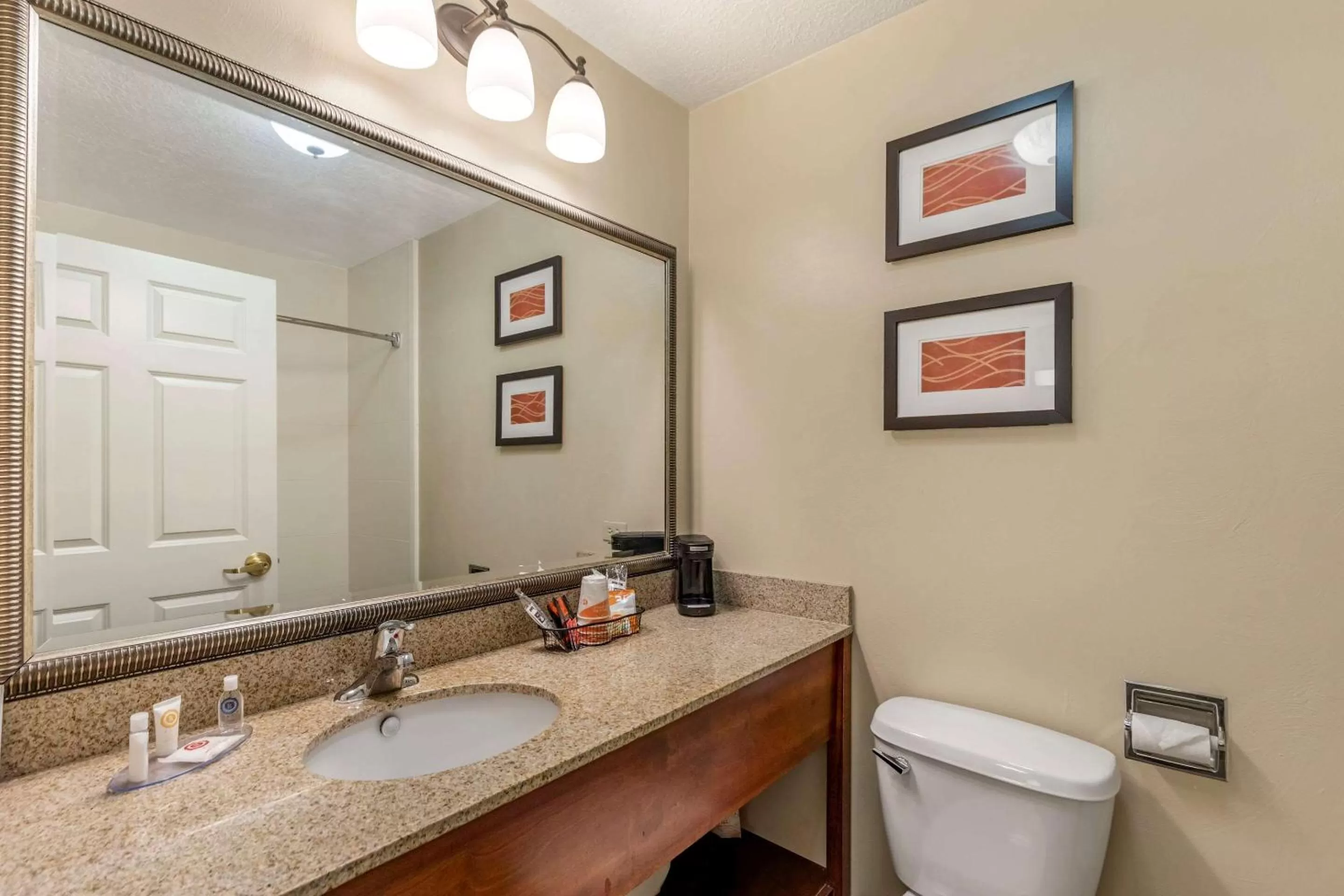 Photo of the whole room in Comfort Inn Saint George North