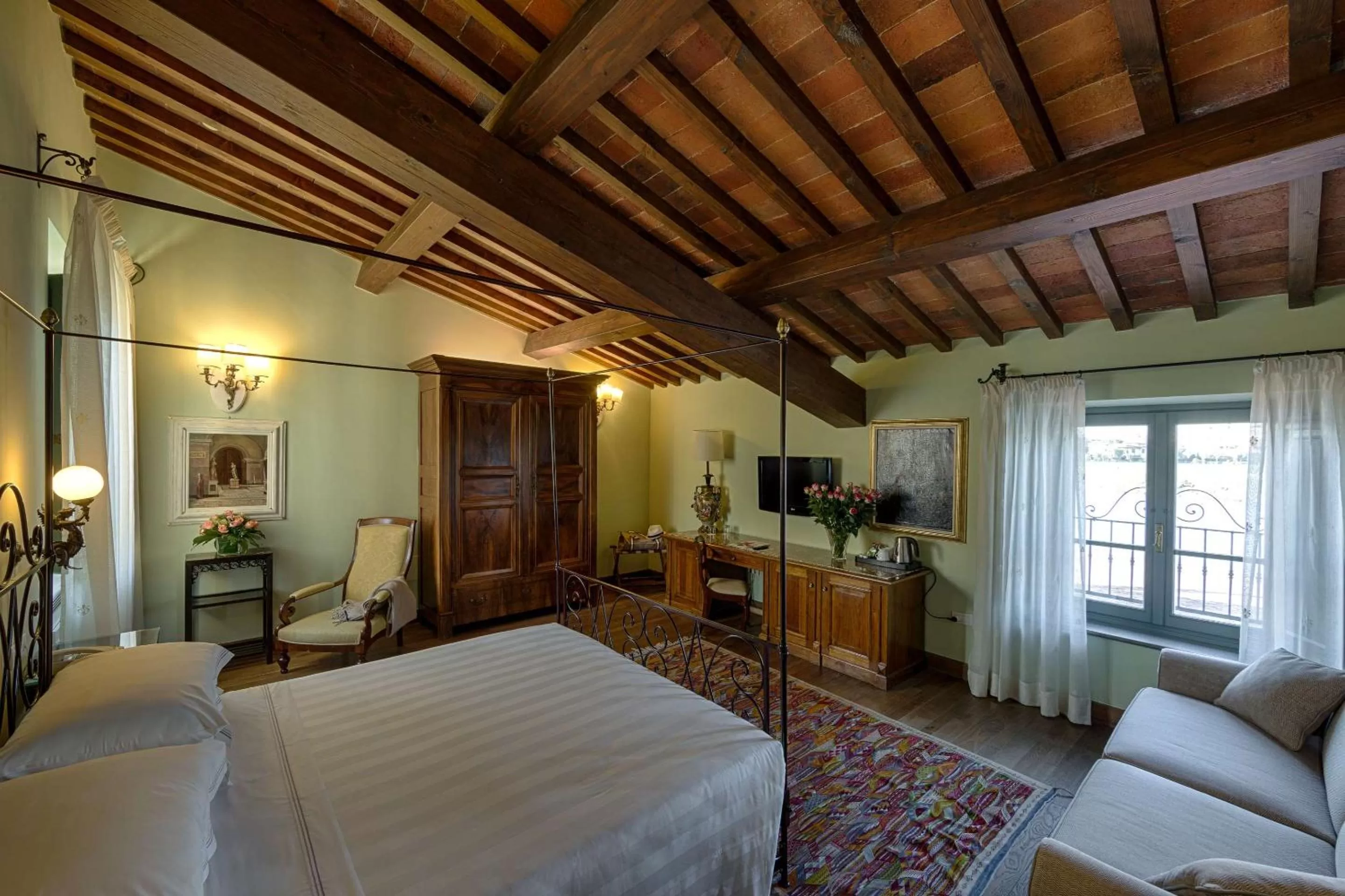Photo of the whole room, Bed in Hotel Mulino di Firenze - WorldHotels Crafted