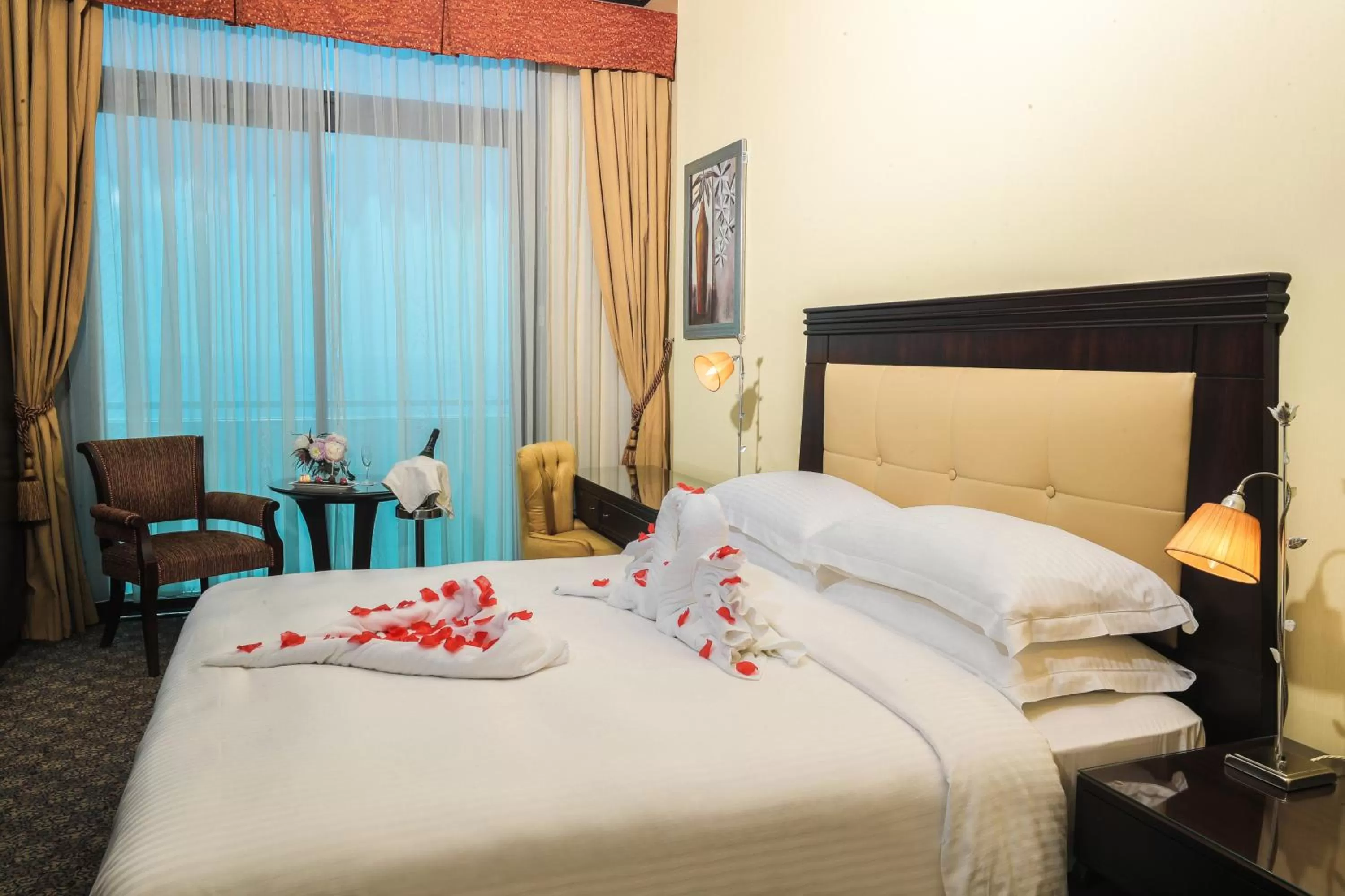 Bedroom, Bed in Raouche Arjaan by Rotana