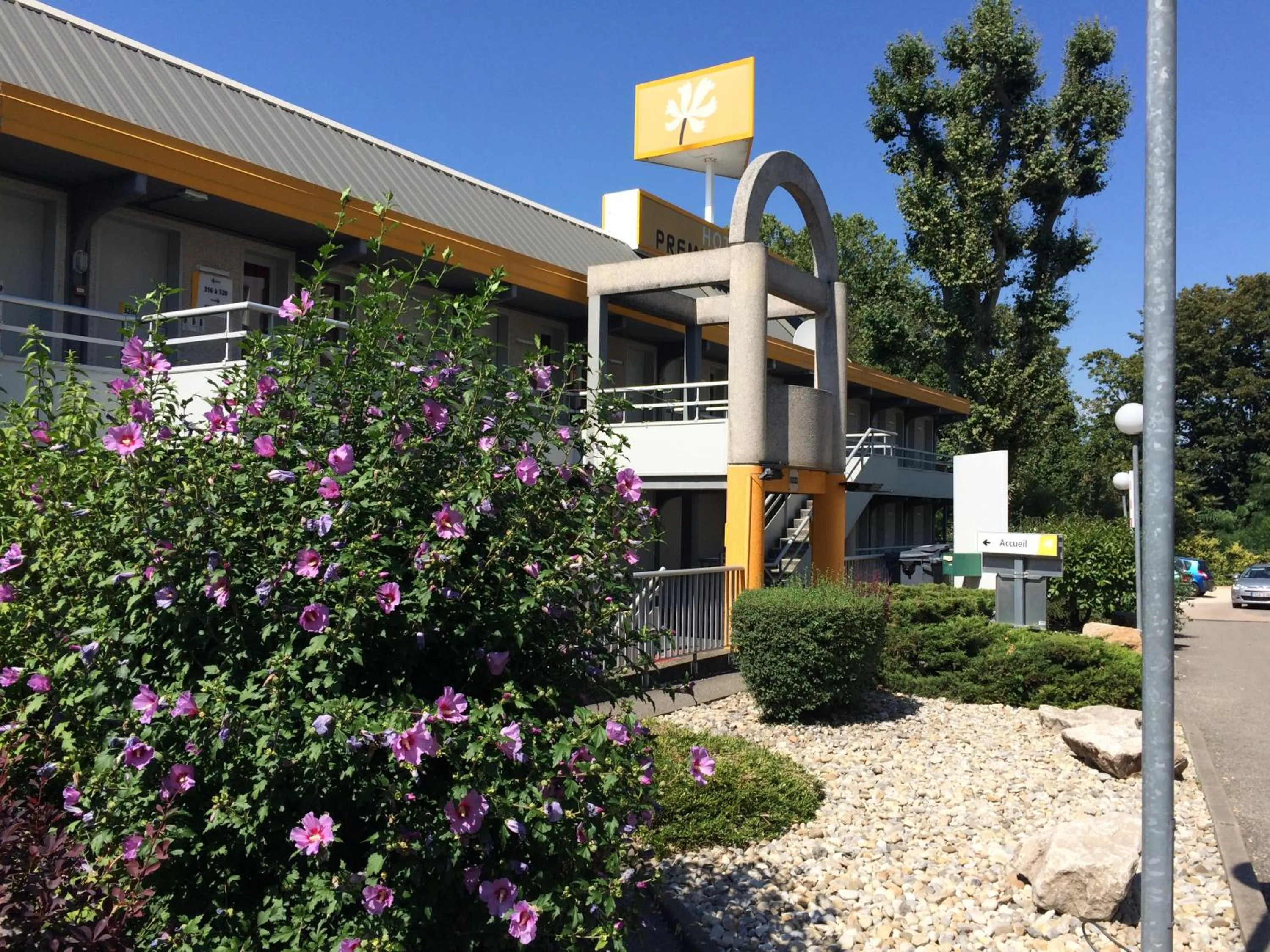 Facade/entrance in Premiere Classe Lyon Ouest - Tassin