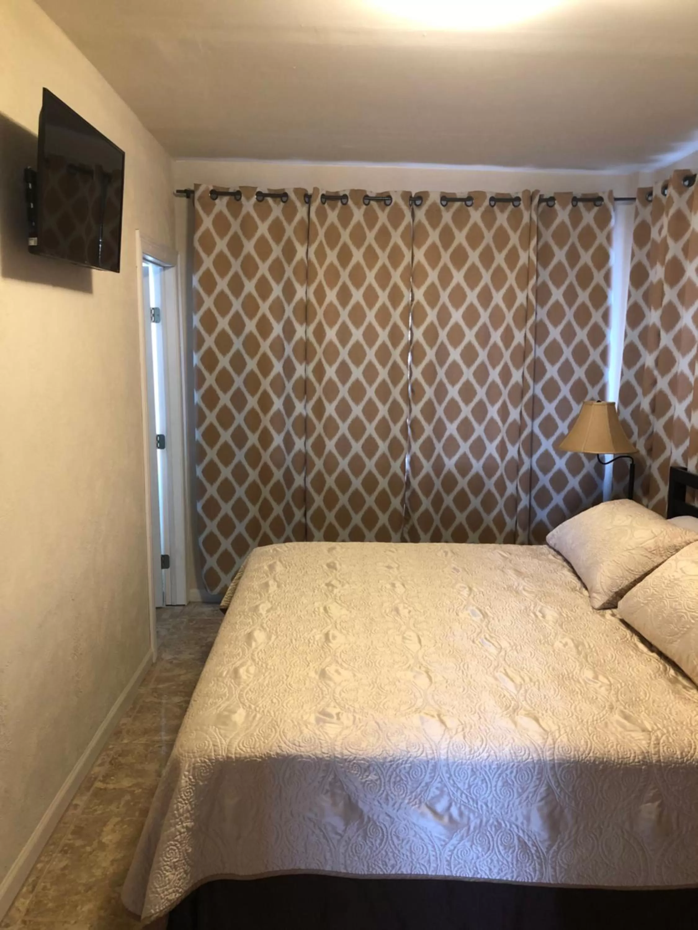 Bedroom in Capri Beach Hotel