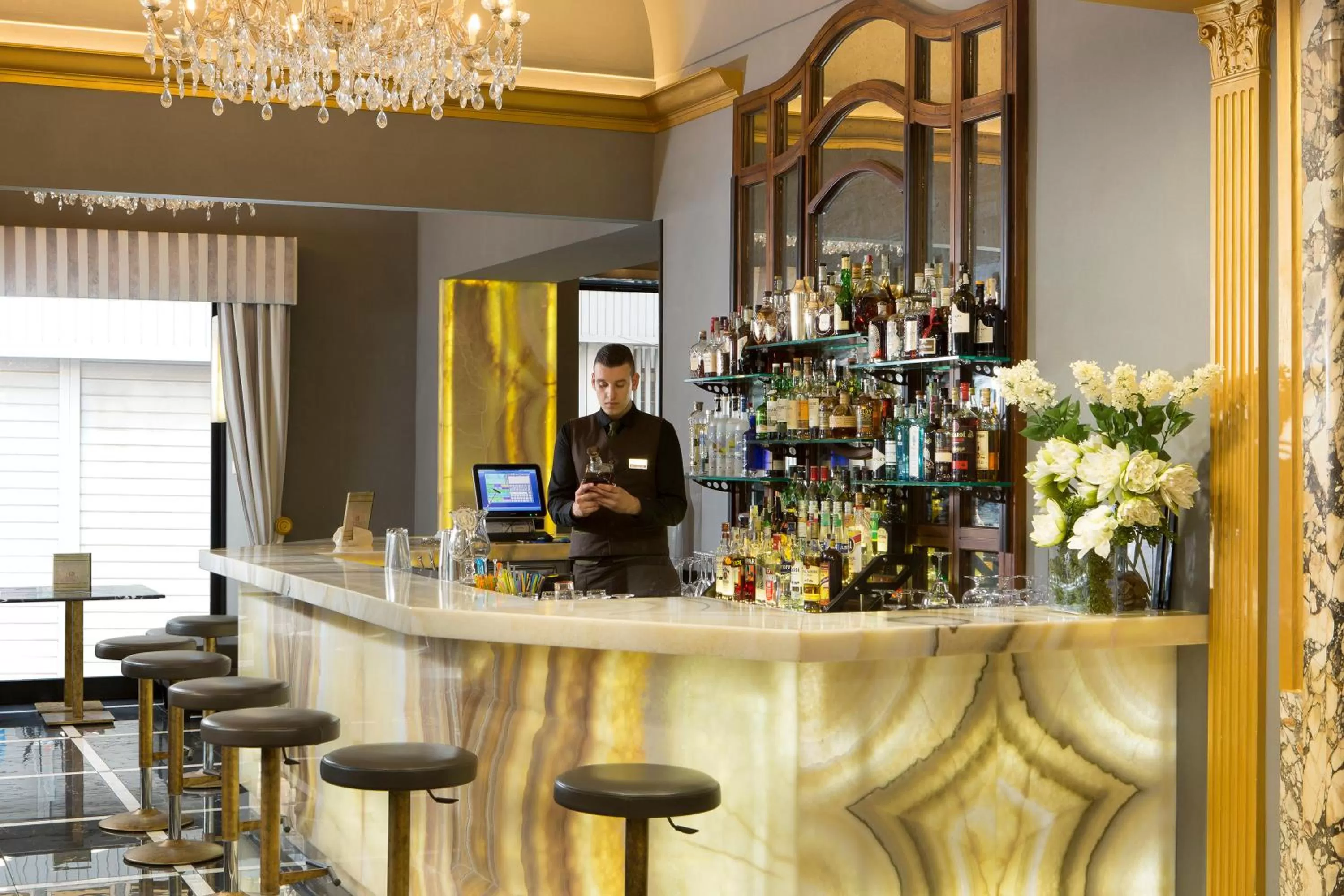 Restaurant/places to eat in Golden Tulip Rome Piram