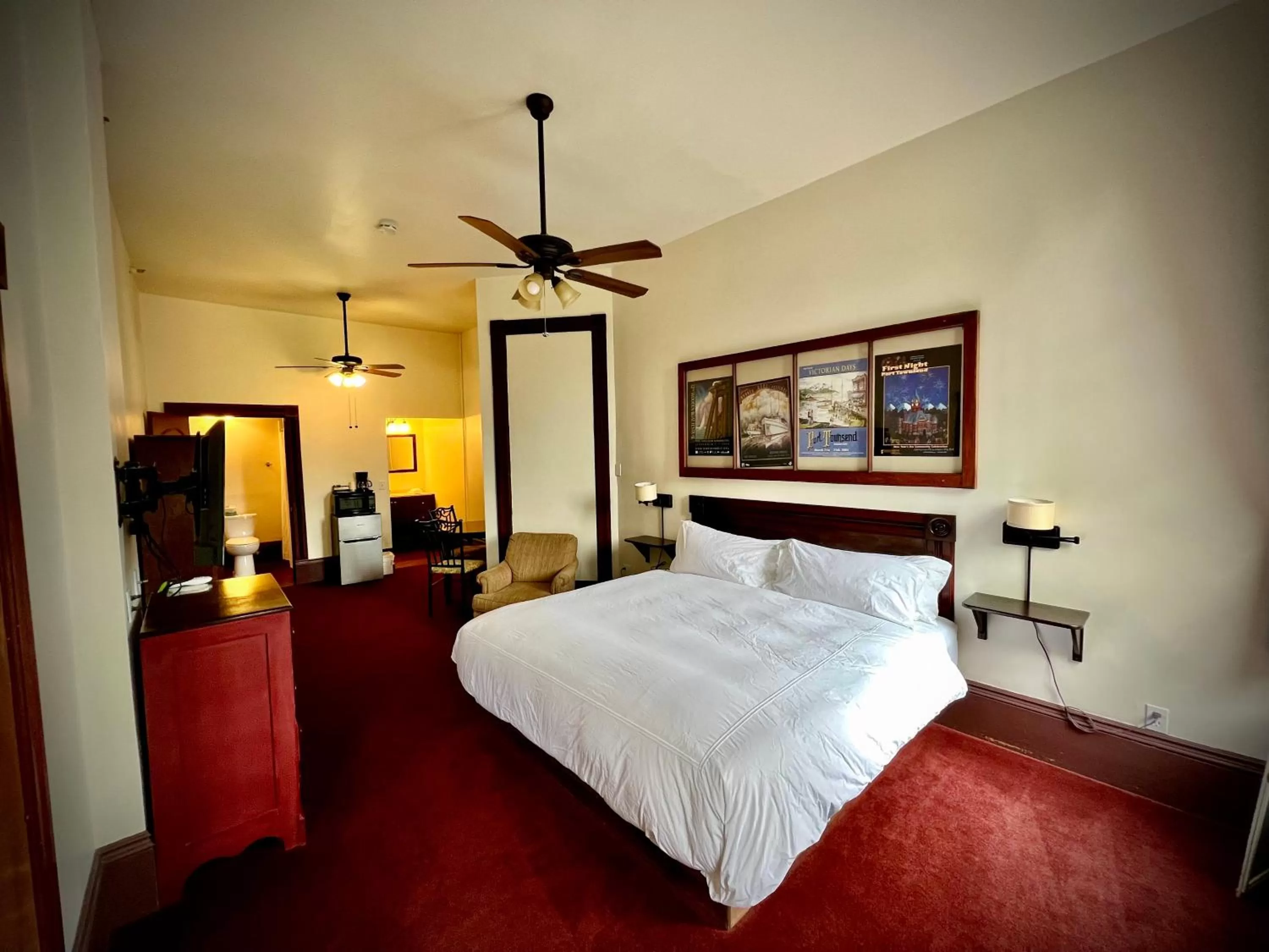 Bed in The Monarch Hotel