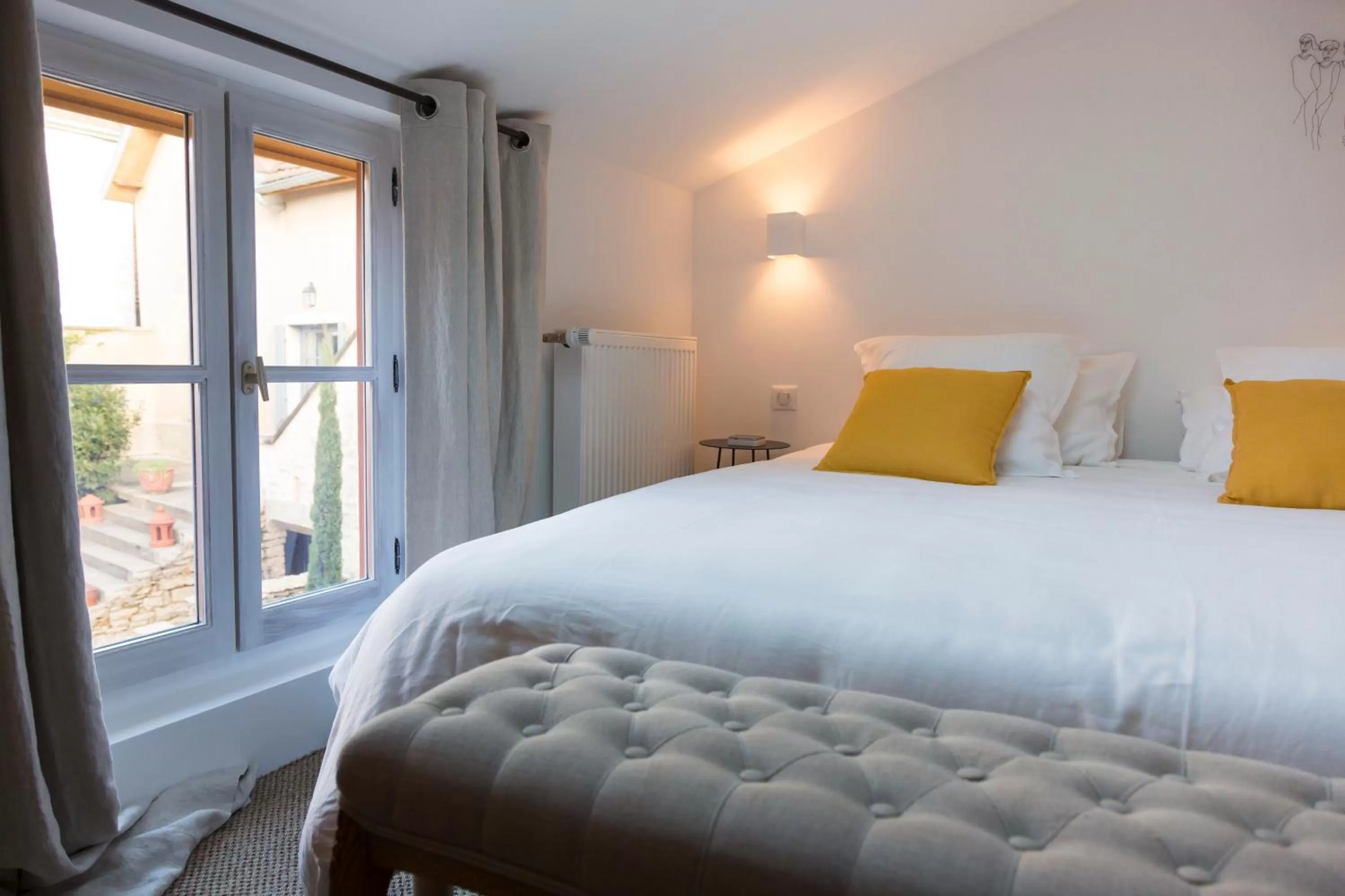 Photo of the whole room, Bed in Clos Saint Jacques - Maison d'Hôtes