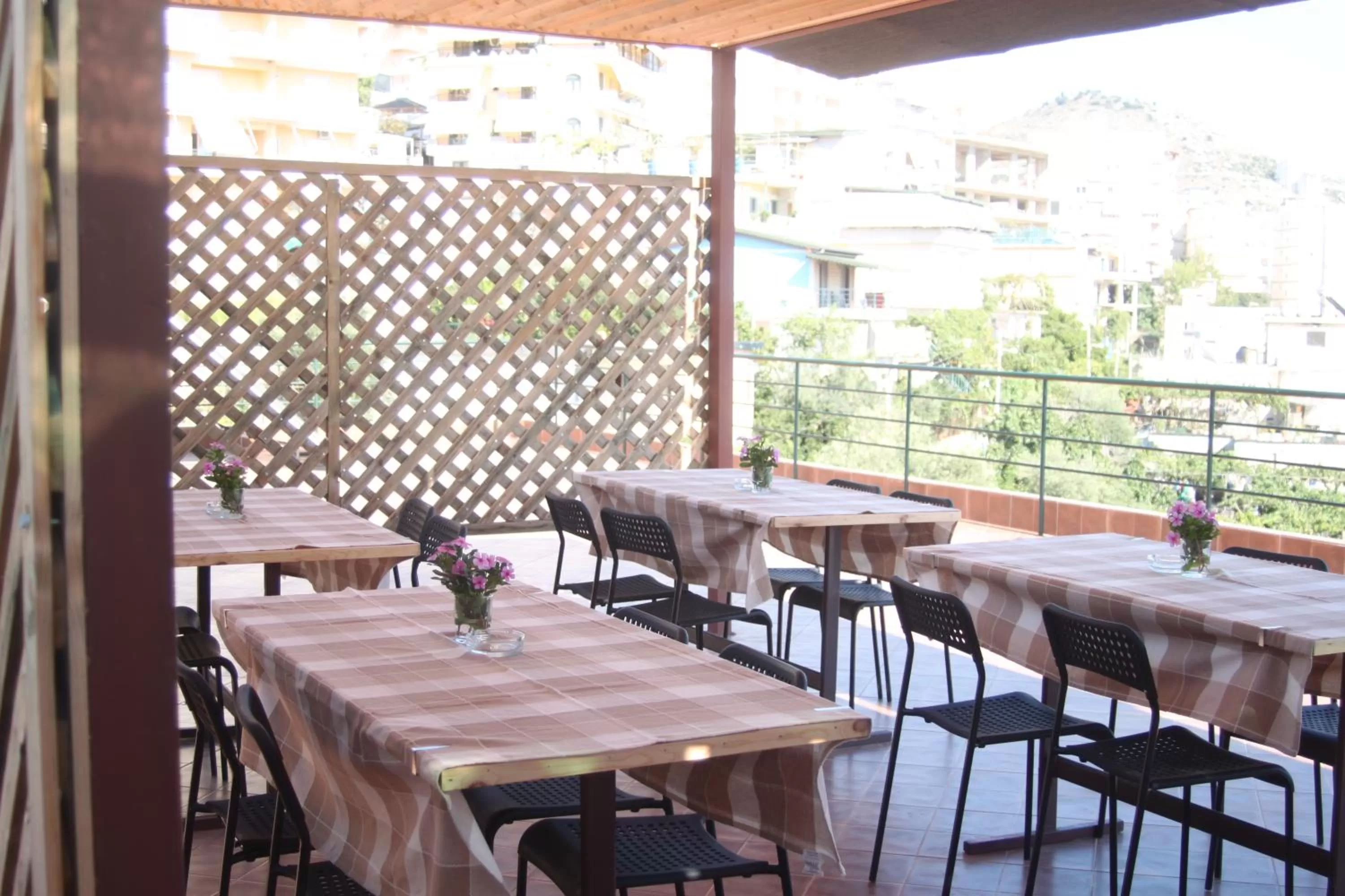 Restaurant/Places to Eat in Vila Gjoni