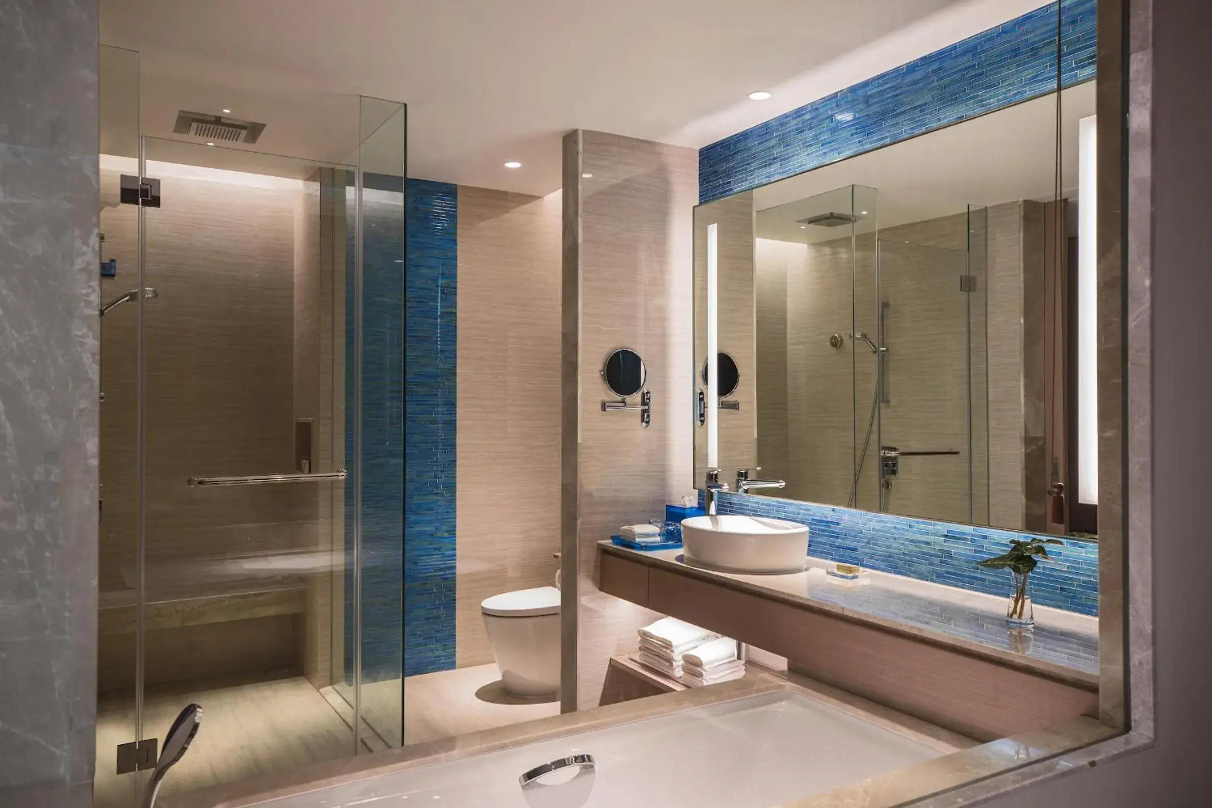 Guest Room with Pool View   in Renaissance Pattaya Resort & Spa Guest Room with Pool View   in Renaissance Pattaya Resort & Spa