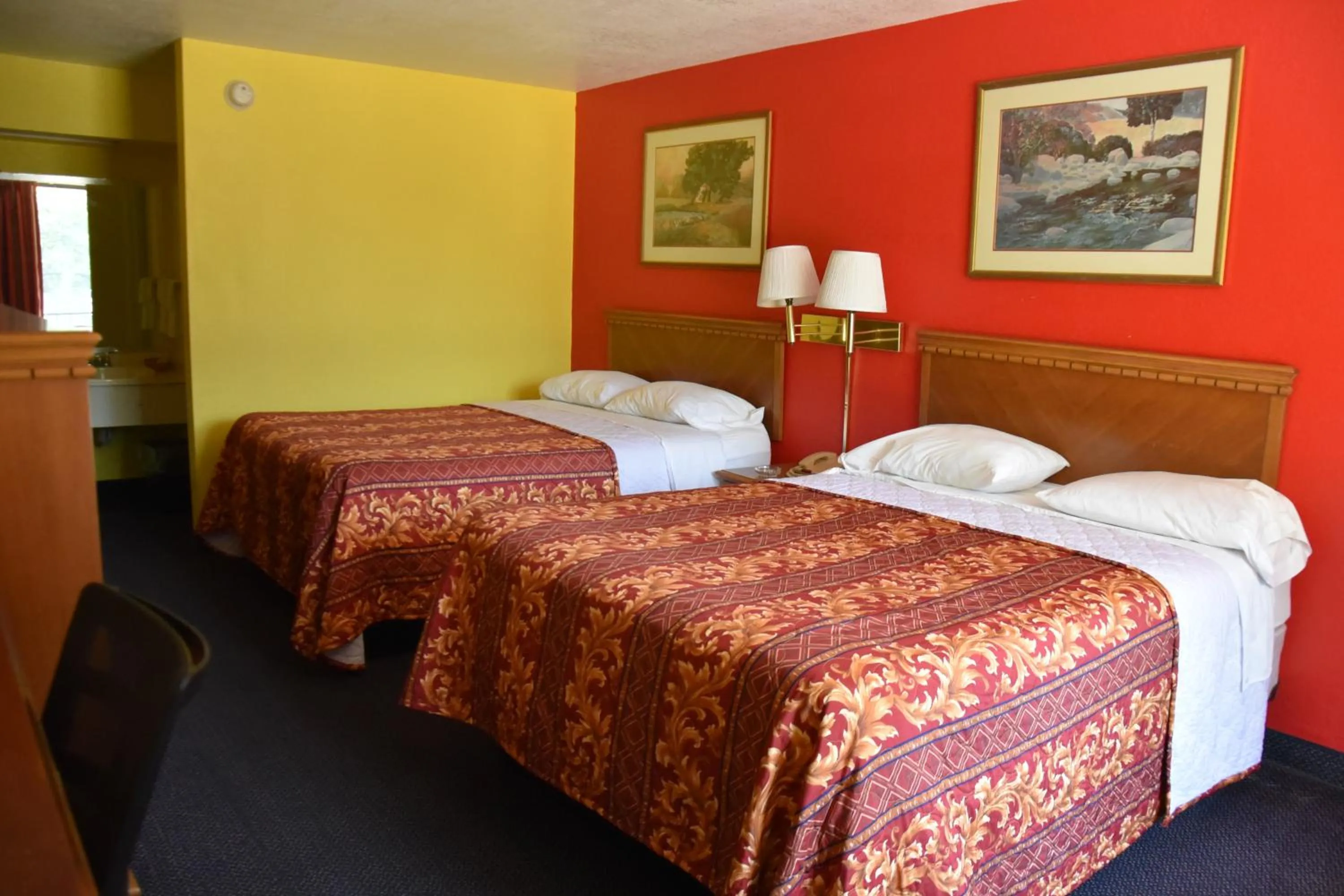 Bed in Homeplace Inn