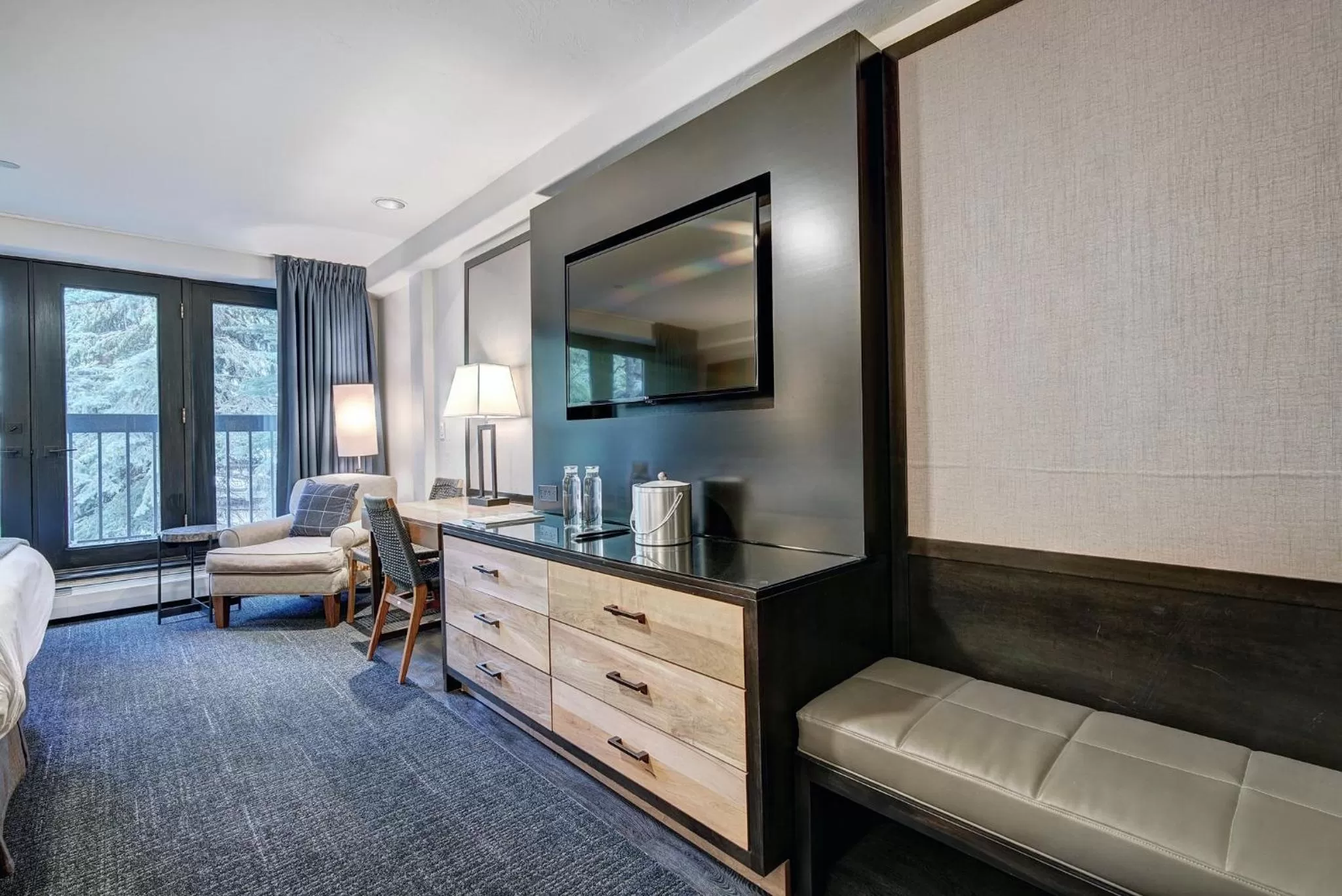 Photo of the whole room, Bed in The Pines Lodge, a RockResort, by Vail Resorts