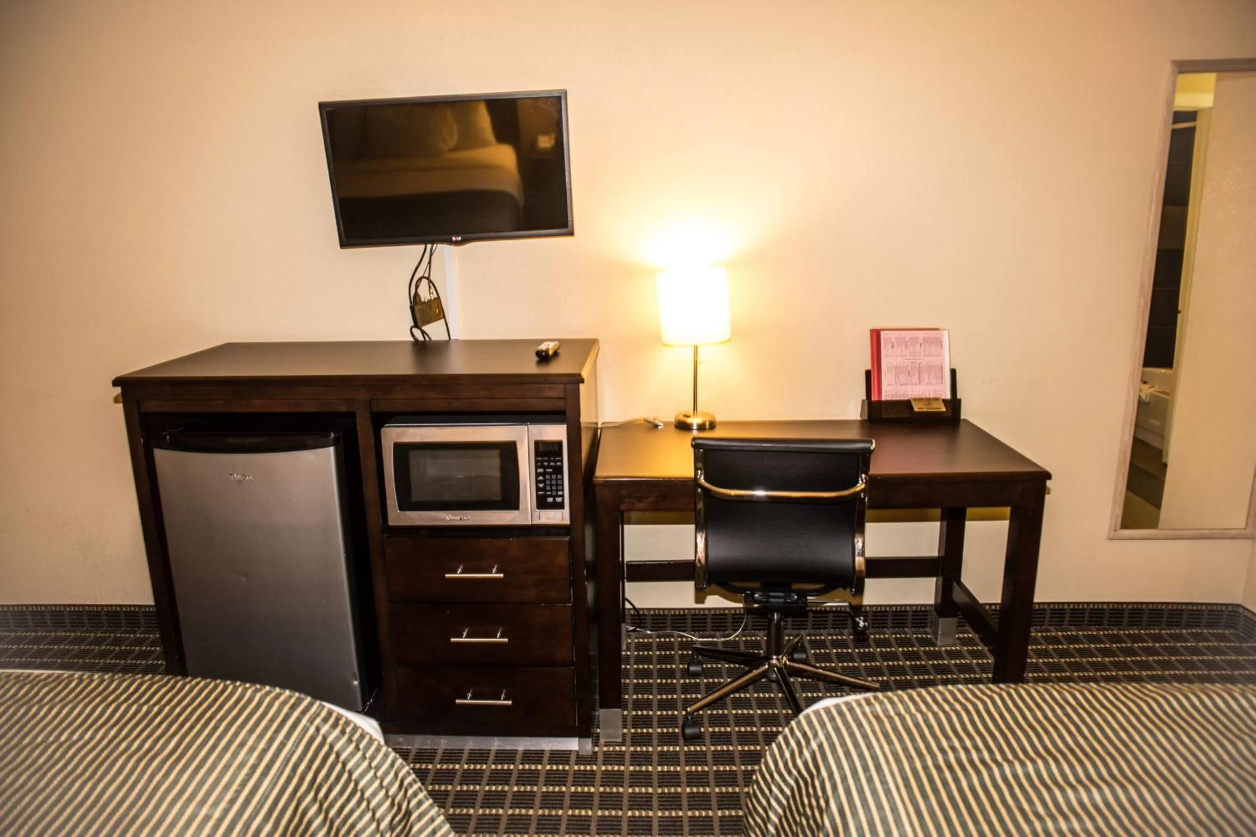 TV and multimedia in Ramada by Wyndham Flagstaff East